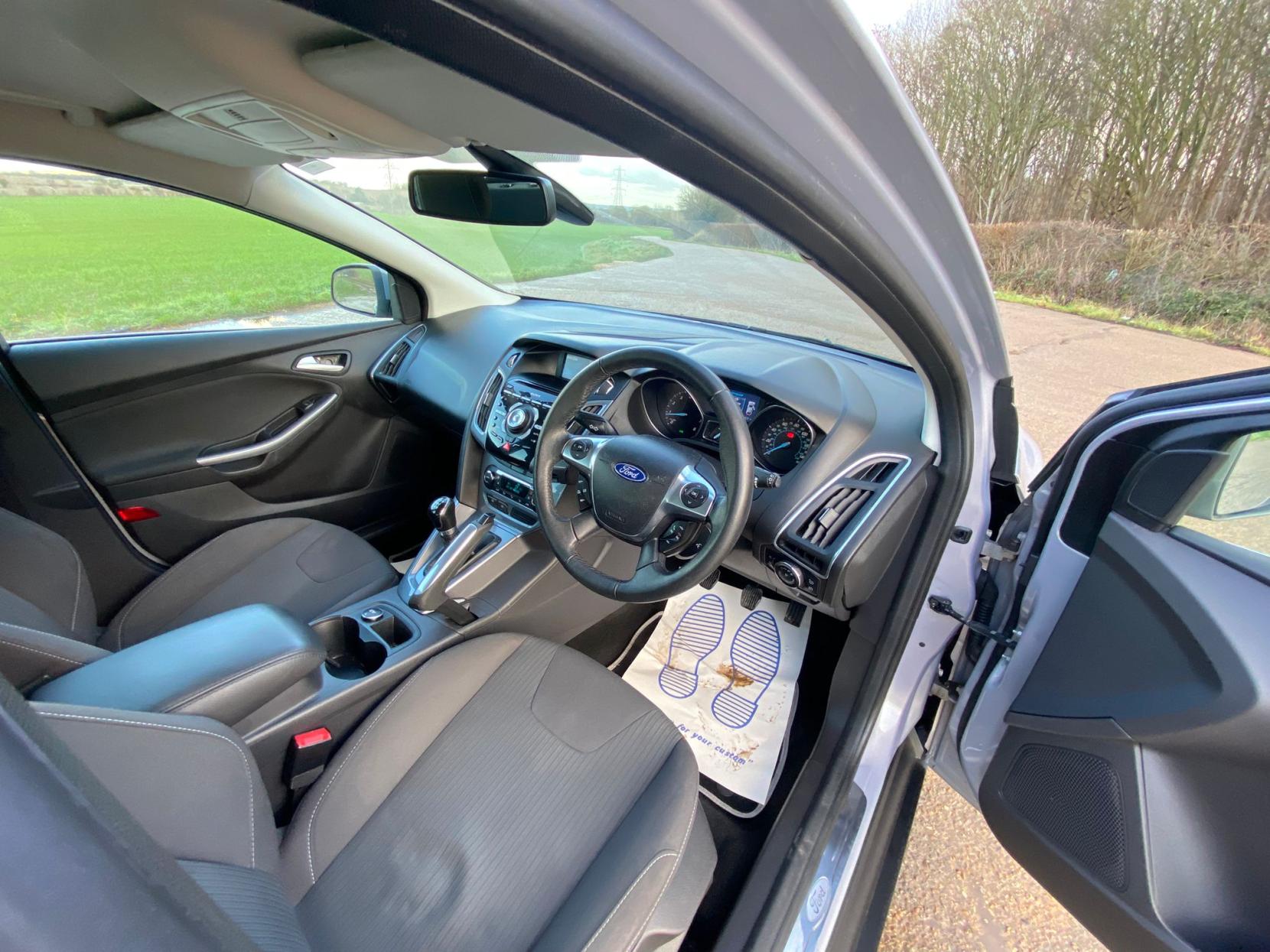 Ford Focus 1.6 Titanium Hatchback 5dr Petrol Manual Euro 5 (125 ps)