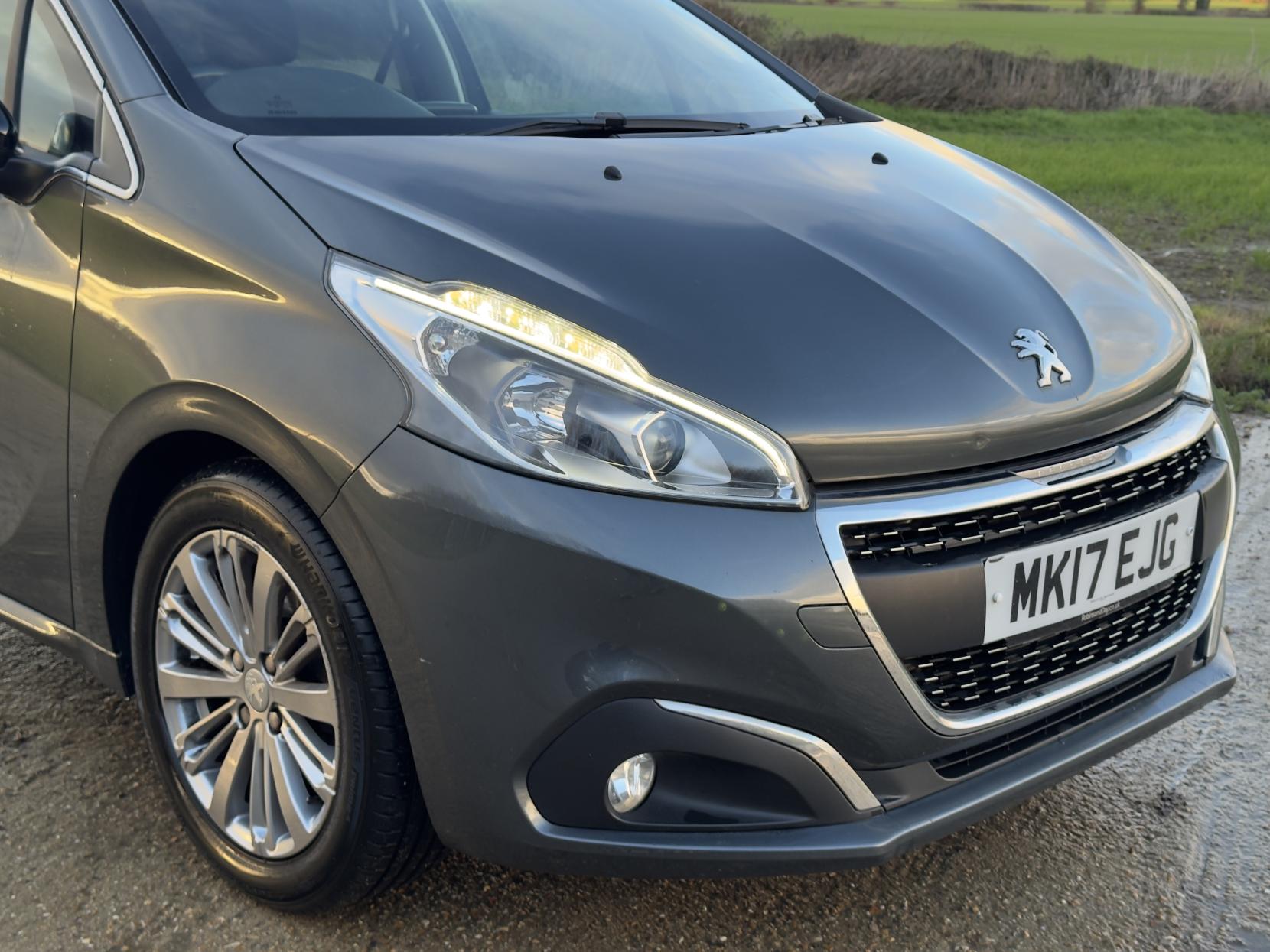 Peugeot 208 1.2 PureTech Allure Hatchback 5dr Petrol Manual Euro 6 (82 ps)
