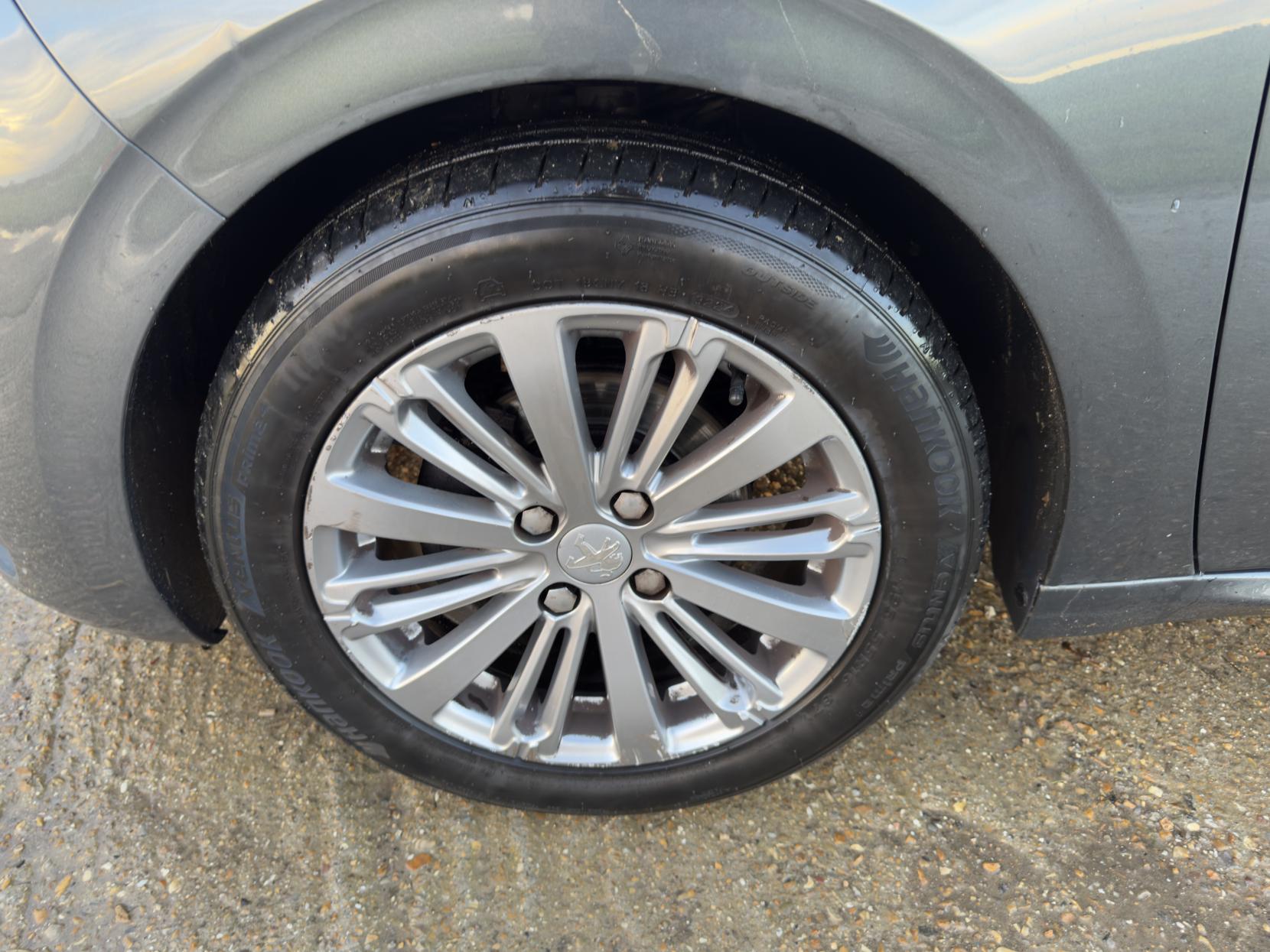 Peugeot 208 1.2 PureTech Allure Hatchback 5dr Petrol Manual Euro 6 (82 ps)