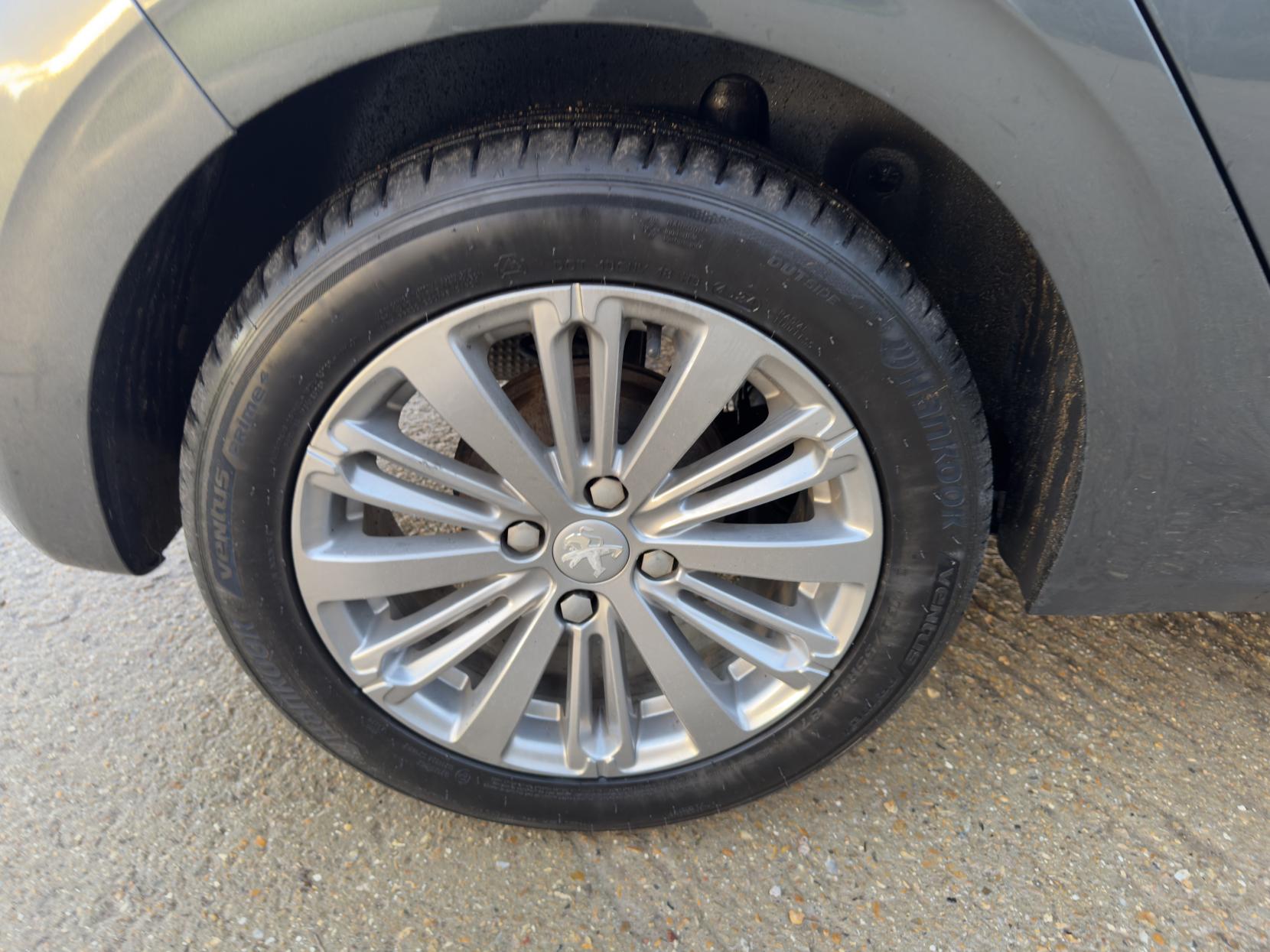 Peugeot 208 1.2 PureTech Allure Hatchback 5dr Petrol Manual Euro 6 (82 ps)