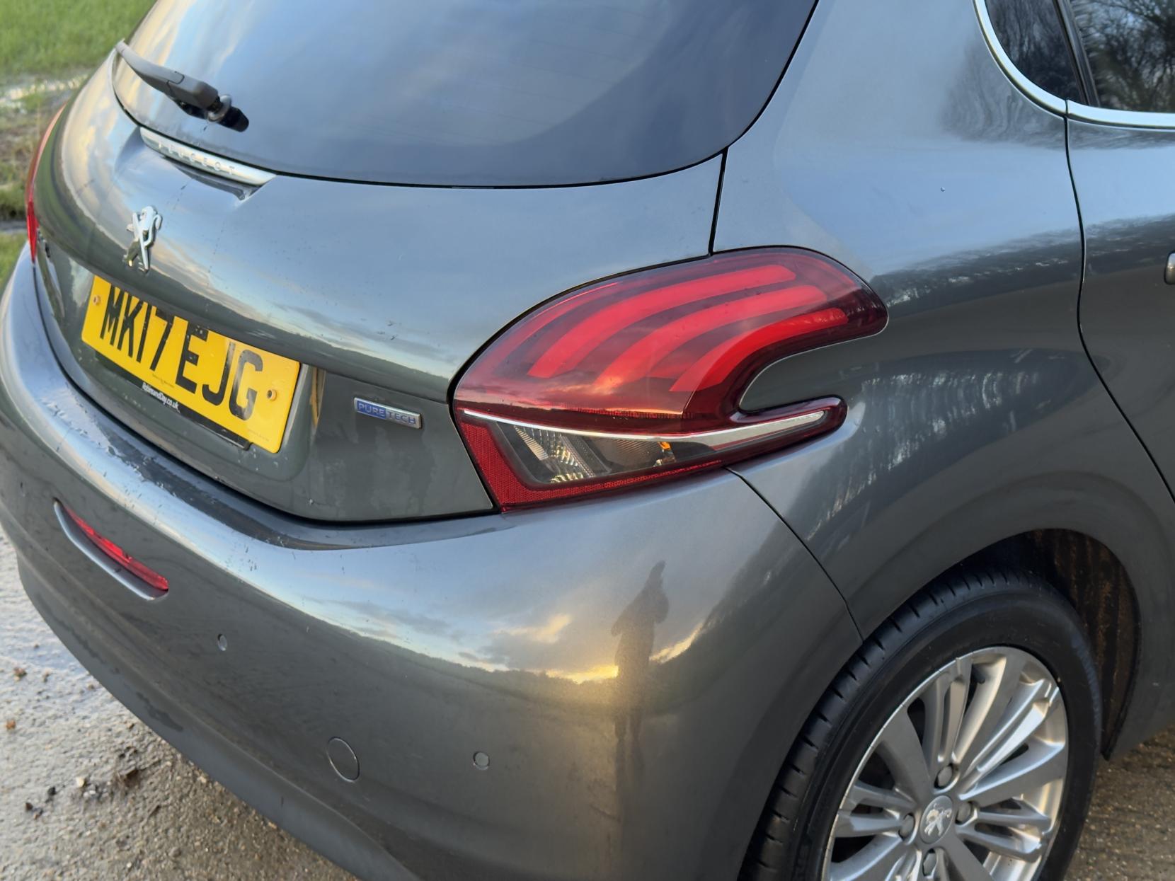 Peugeot 208 1.2 PureTech Allure Hatchback 5dr Petrol Manual Euro 6 (82 ps)