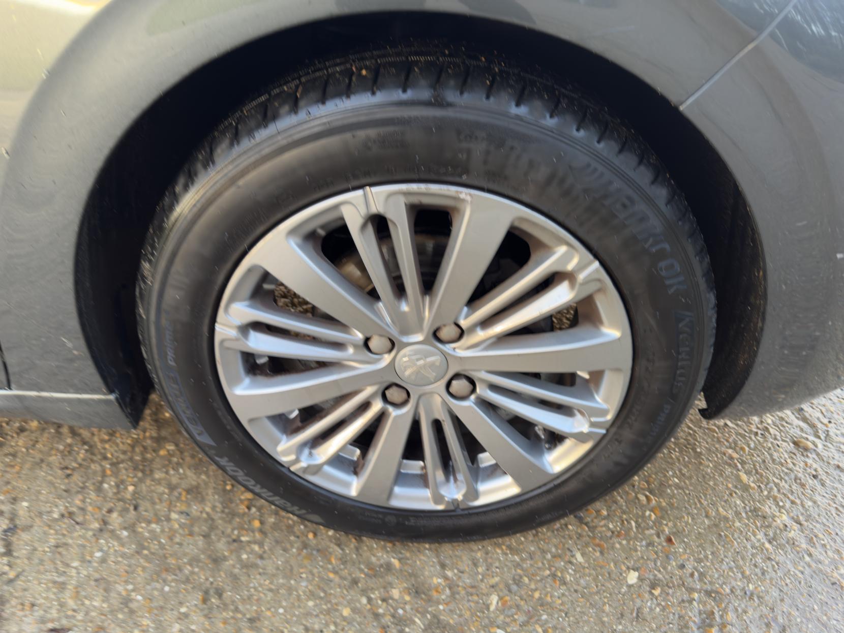 Peugeot 208 1.2 PureTech Allure Hatchback 5dr Petrol Manual Euro 6 (82 ps)