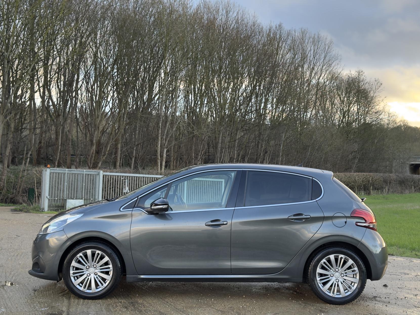 Peugeot 208 1.2 PureTech Allure Hatchback 5dr Petrol Manual Euro 6 (82 ps)