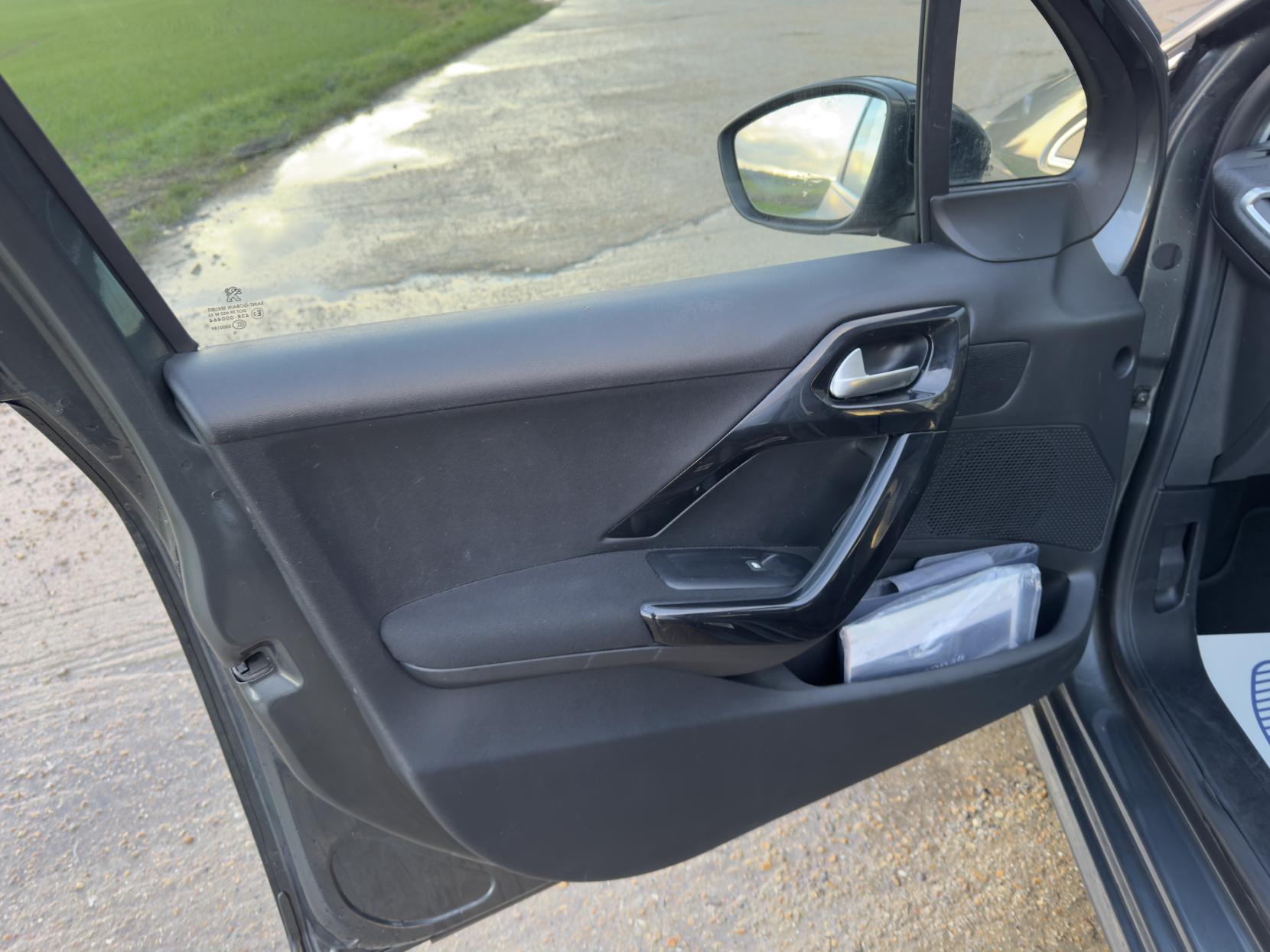 Peugeot 208 1.2 PureTech Allure Hatchback 5dr Petrol Manual Euro 6 (82 ps)