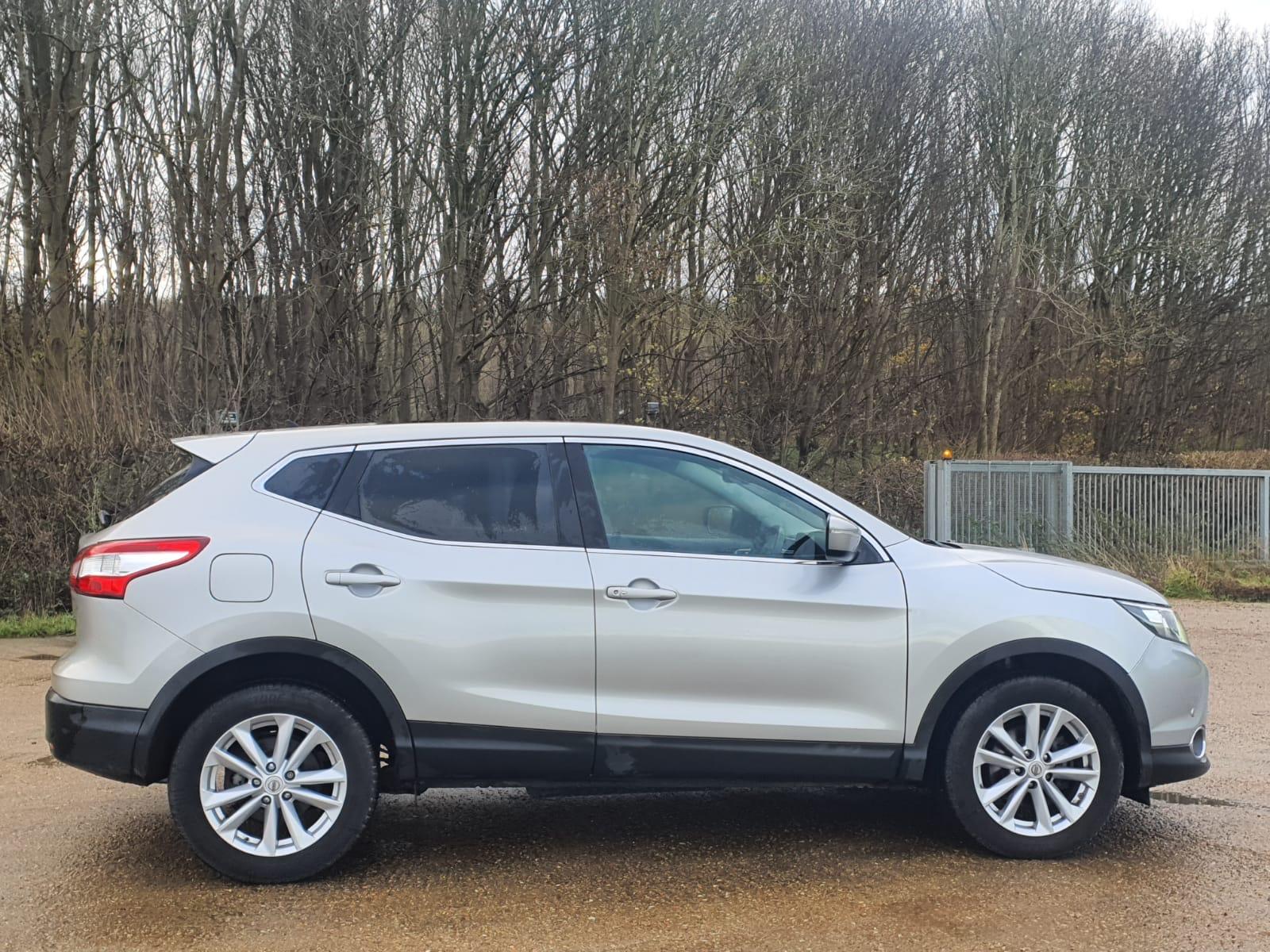 Nissan Qashqai 1.6 dCi Acenta Premium SUV 5dr Diesel XTRON 2WD Euro 5 (s/s) (130 ps)