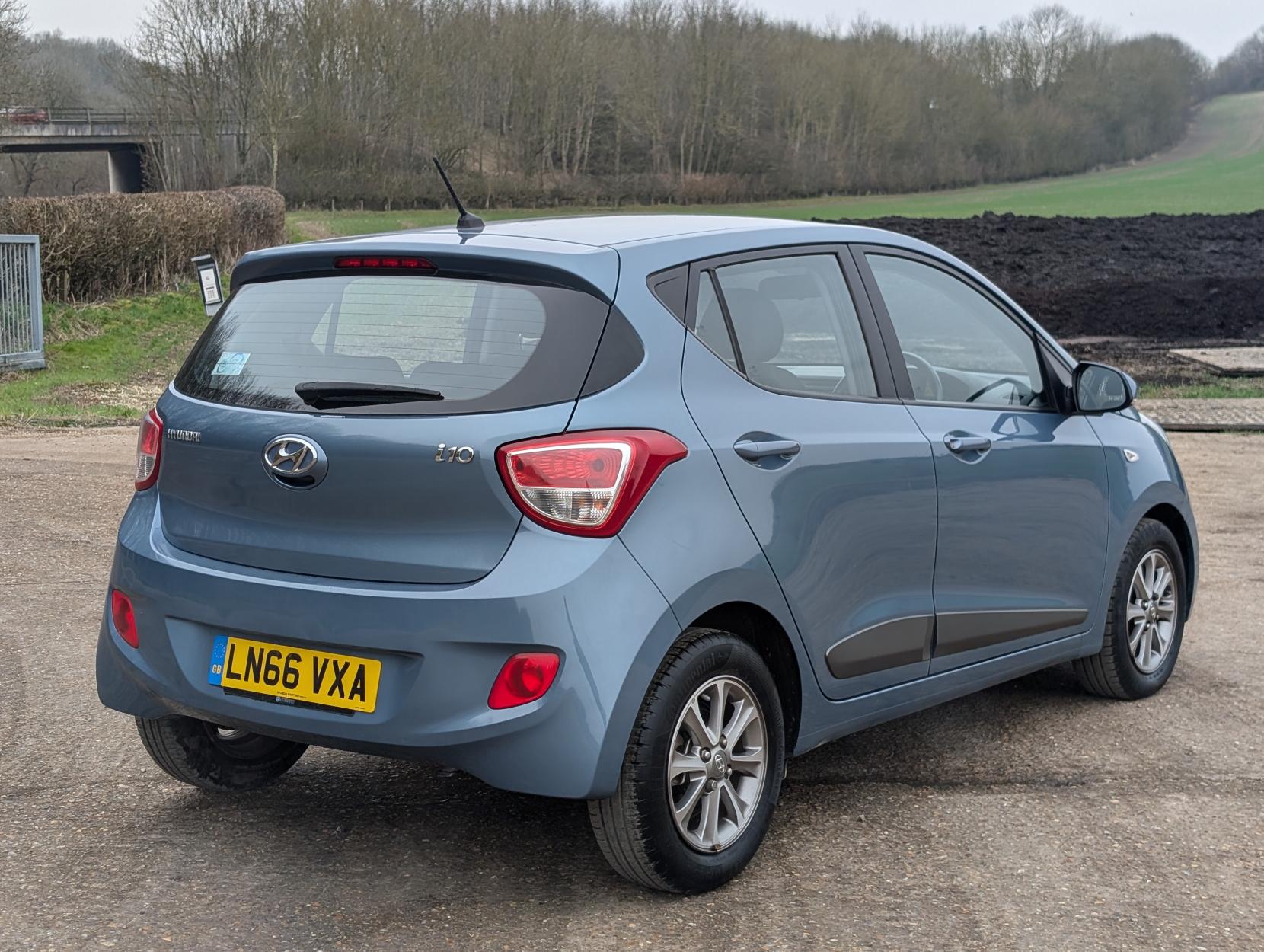 Hyundai i10 1.2 Premium Hatchback 5dr Petrol Auto Euro 6 (87 ps)