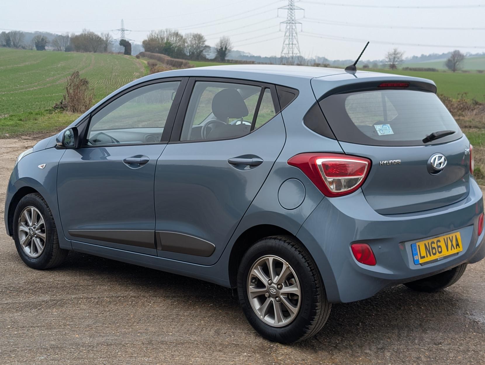 Hyundai i10 1.2 Premium Hatchback 5dr Petrol Auto Euro 6 (87 ps)