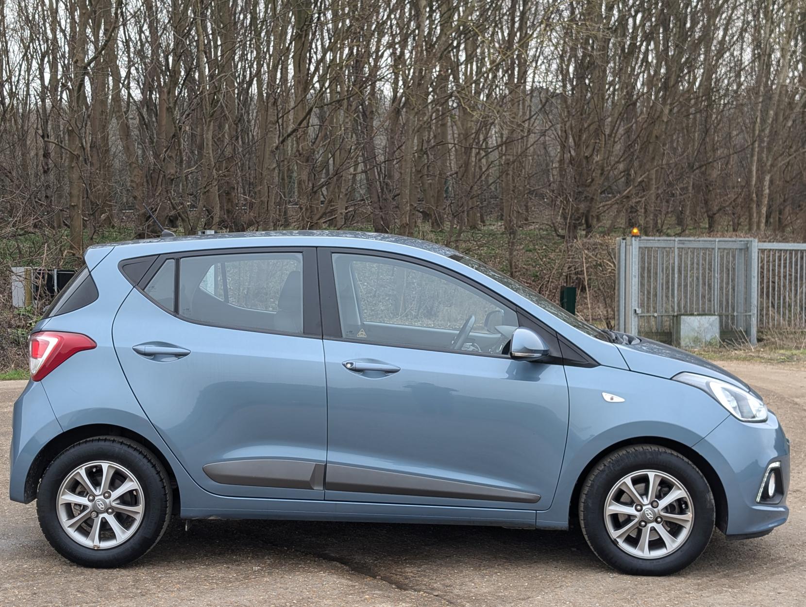 Hyundai i10 1.2 Premium Hatchback 5dr Petrol Auto Euro 6 (87 ps)