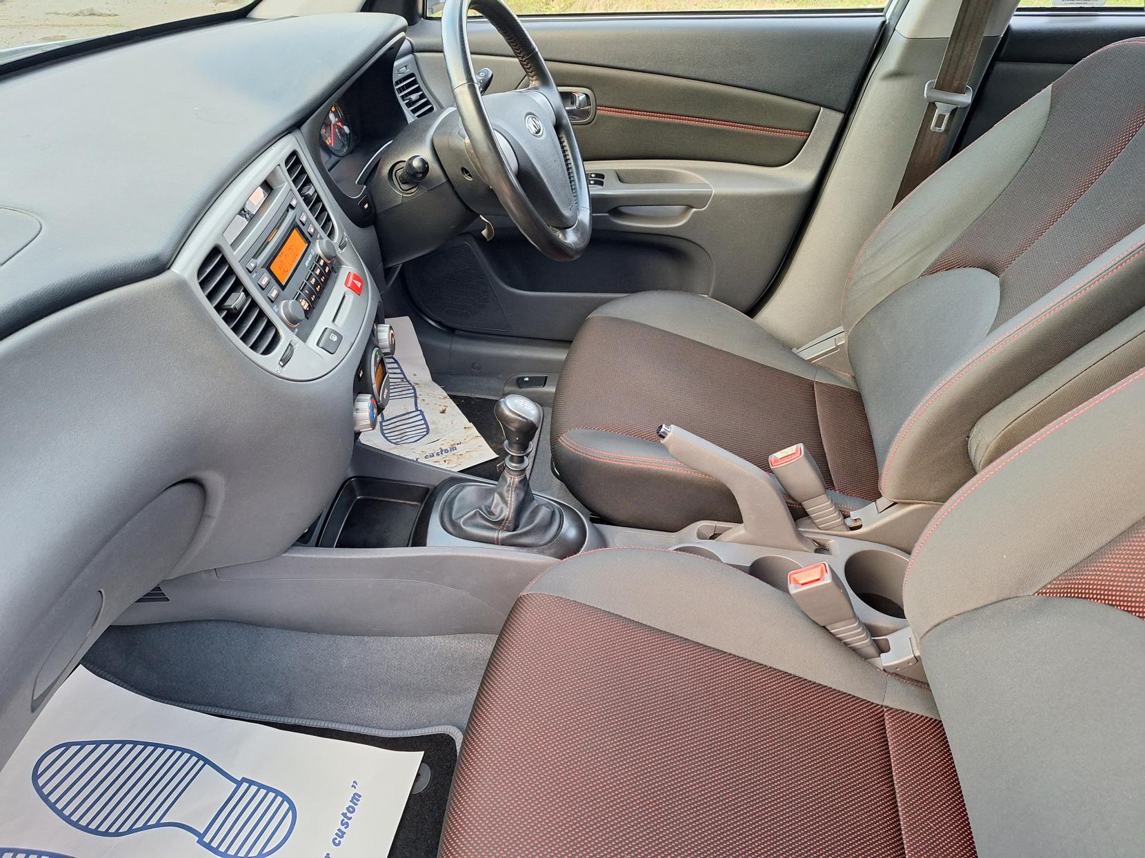 Kia Rio 1.5 CRDi Sport Hatchback 5dr Diesel Manual (119 g/km, 108 bhp)