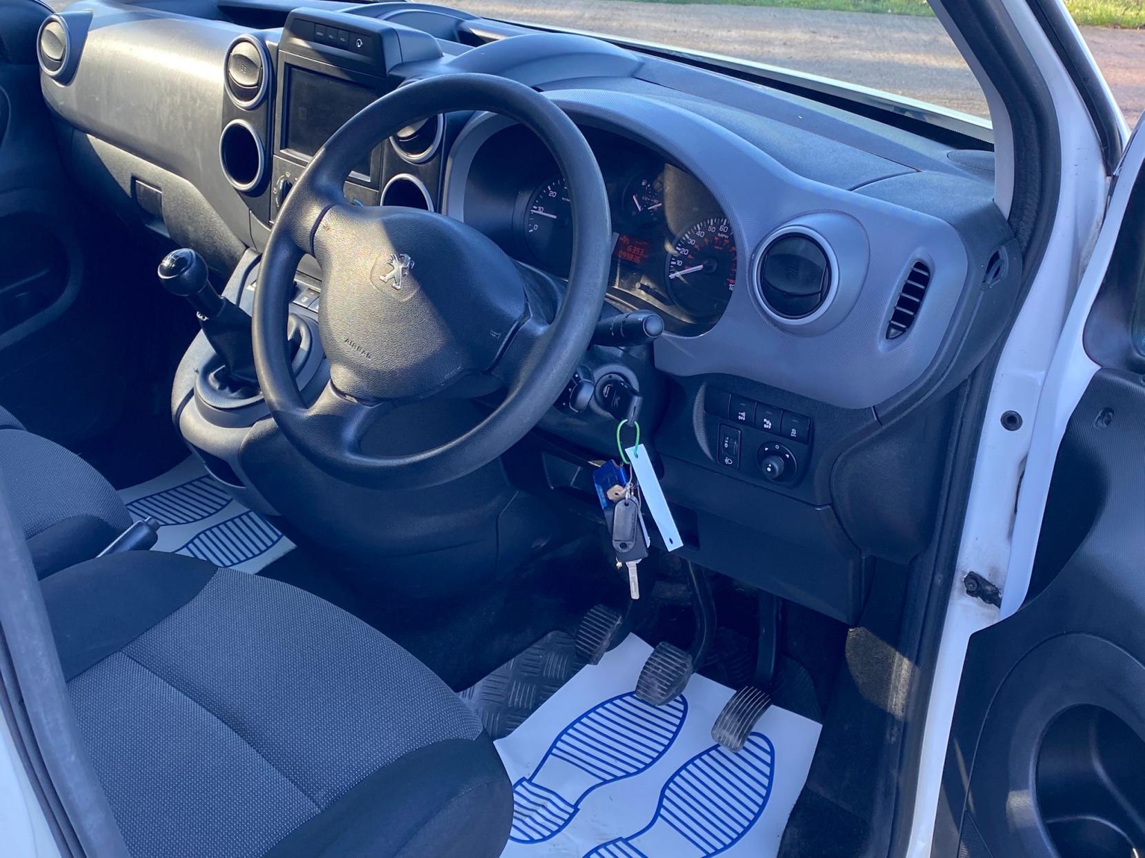 Peugeot Partner 1.6 BlueHDi 854 Professional Panel Van 5dr Diesel Manual L1 (112 g/km, 97.64 bhp)