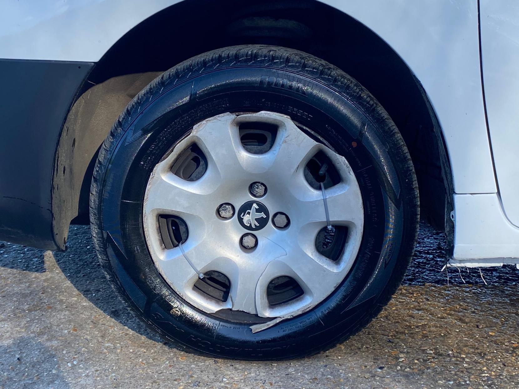 Peugeot Partner 1.6 BlueHDi 854 Professional Panel Van 5dr Diesel Manual L1 (112 g/km, 97.64 bhp)