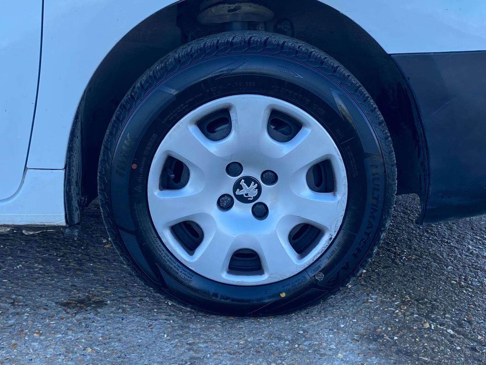 Peugeot Partner 1.6 BlueHDi 854 Professional Panel Van 5dr Diesel Manual L1 (112 g/km, 97.64 bhp)