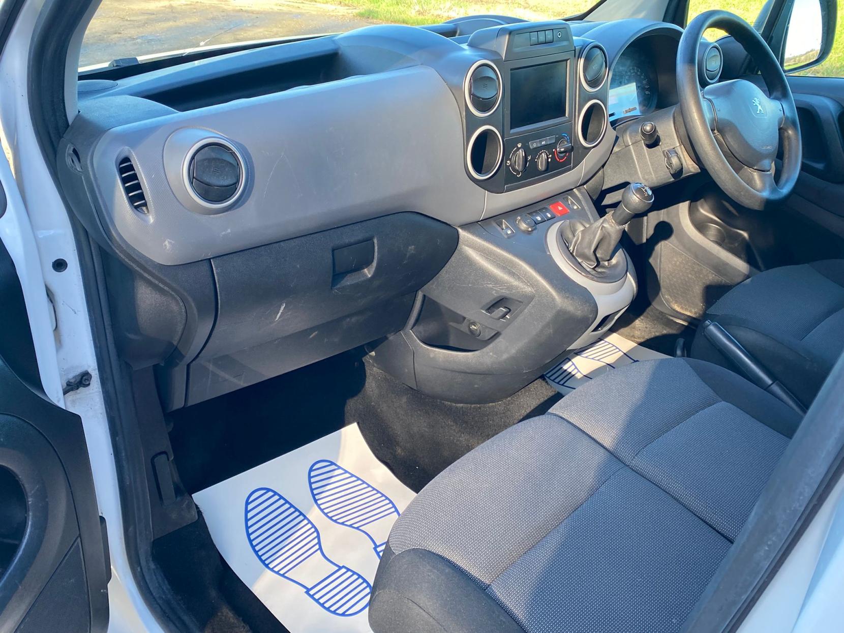 Peugeot Partner 1.6 BlueHDi 854 Professional Panel Van 5dr Diesel Manual L1 (112 g/km, 97.64 bhp)