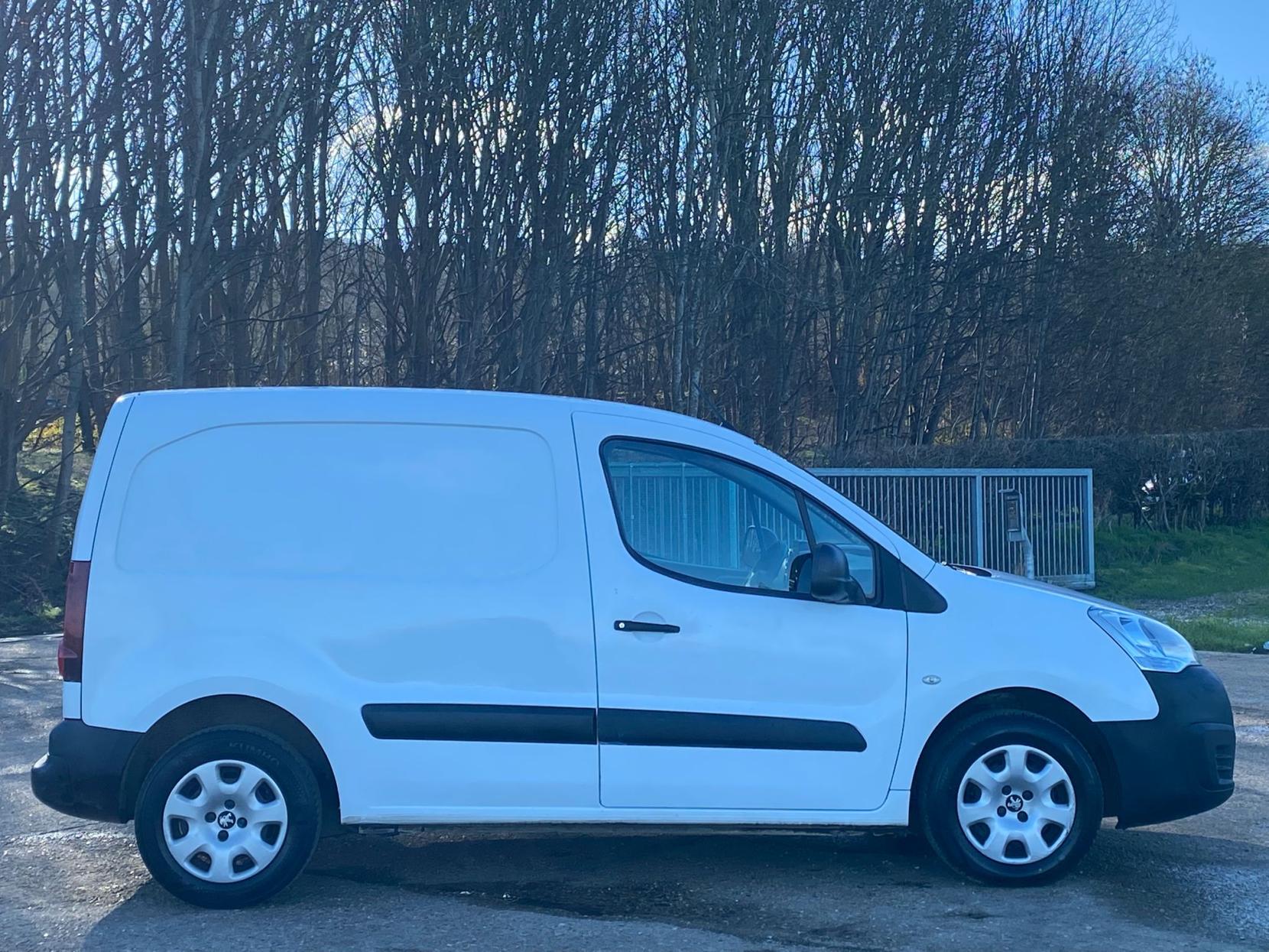 Peugeot Partner 1.6 BlueHDi 854 Professional Panel Van 5dr Diesel Manual L1 (112 g/km, 97.64 bhp)