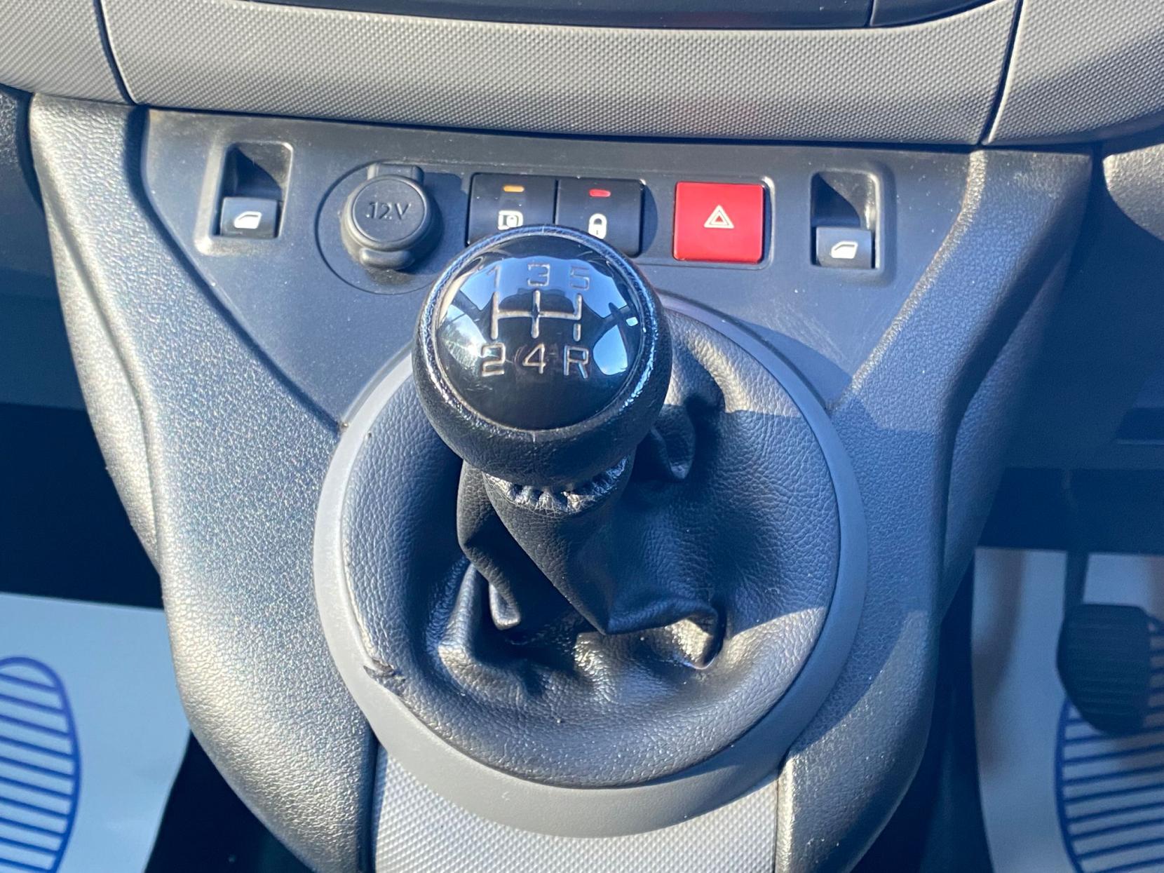 Peugeot Partner 1.6 BlueHDi 854 Professional Panel Van 5dr Diesel Manual L1 (112 g/km, 97.64 bhp)