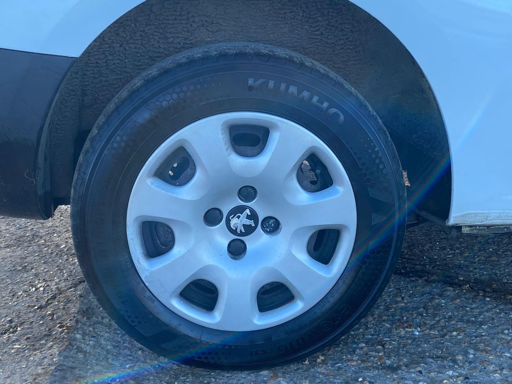 Peugeot Partner 1.6 BlueHDi 854 Professional Panel Van 5dr Diesel Manual L1 (112 g/km, 97.64 bhp)