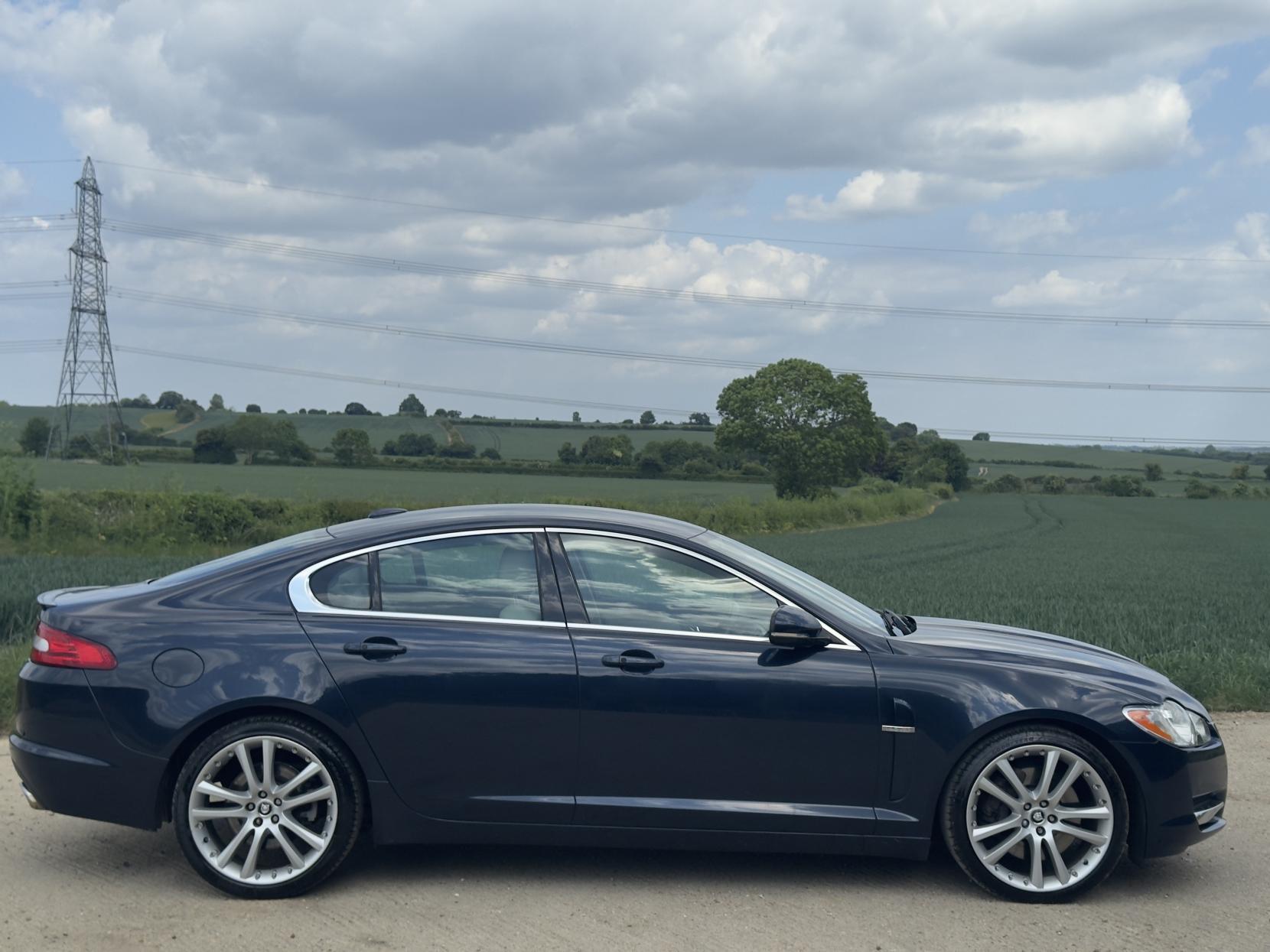 Jaguar XF 3.0d S V6 Premium Luxury Saloon 4dr Diesel Auto Euro 5 (275 ps)