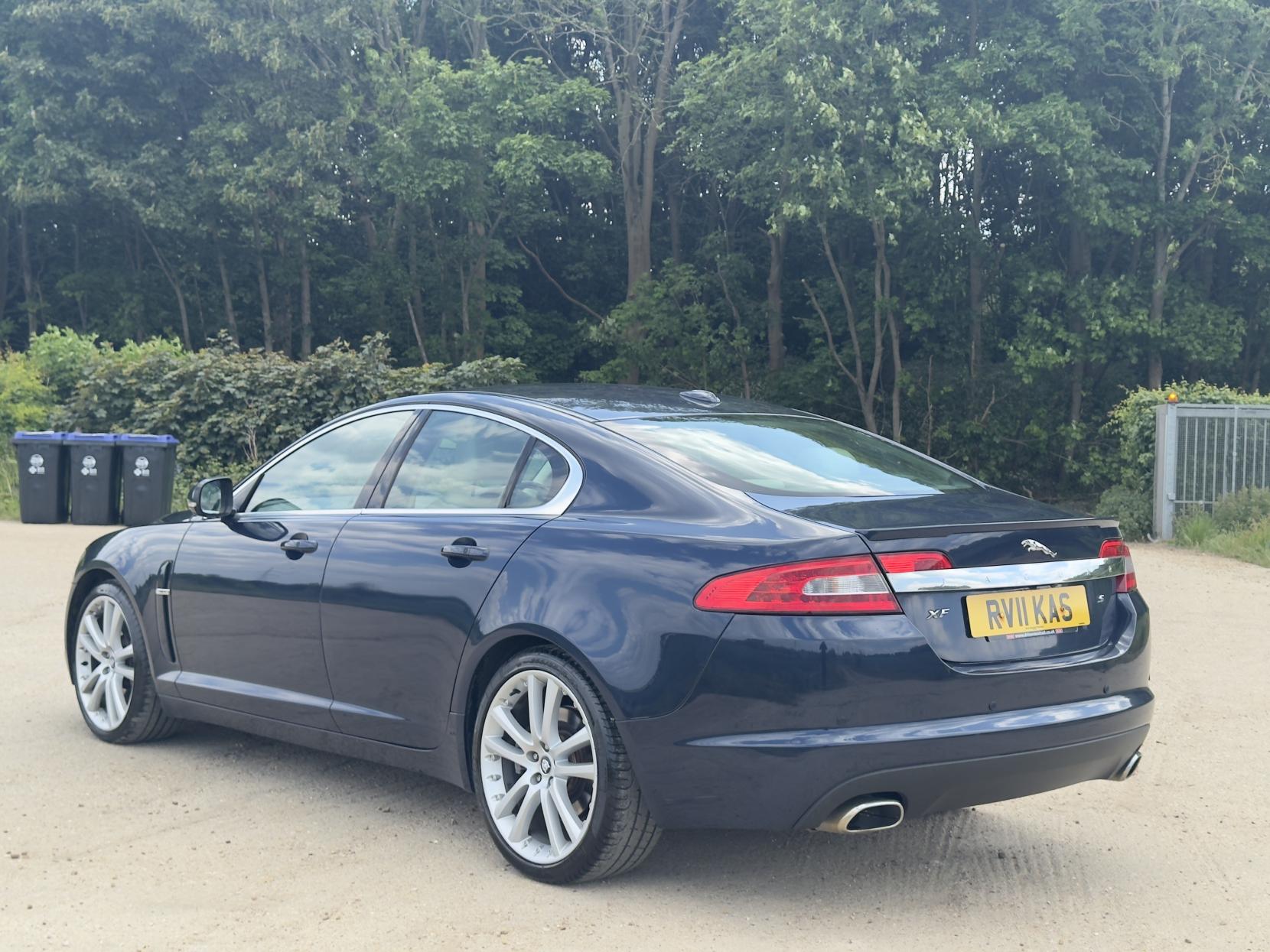 Jaguar XF 3.0d S V6 Premium Luxury Saloon 4dr Diesel Auto Euro 5 (275 ps)