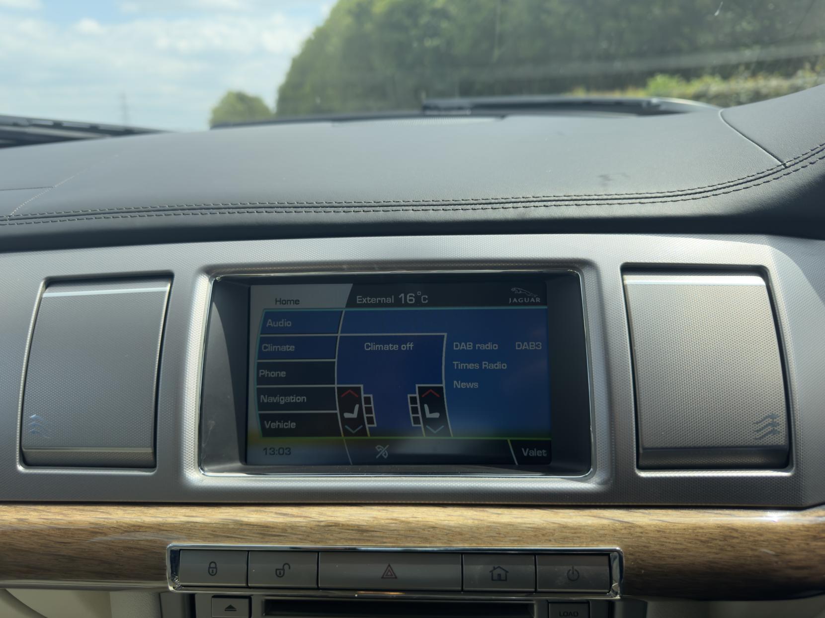 Jaguar XF 3.0d S V6 Premium Luxury Saloon 4dr Diesel Auto Euro 5 (275 ps)
