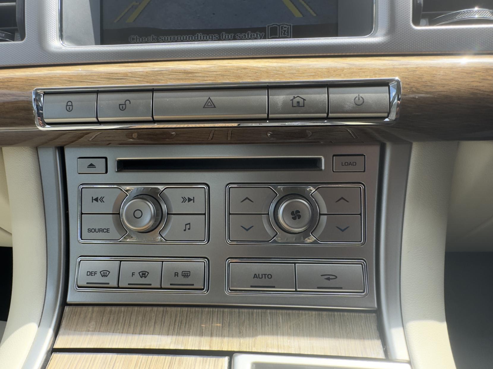 Jaguar XF 3.0d S V6 Premium Luxury Saloon 4dr Diesel Auto Euro 5 (275 ps)