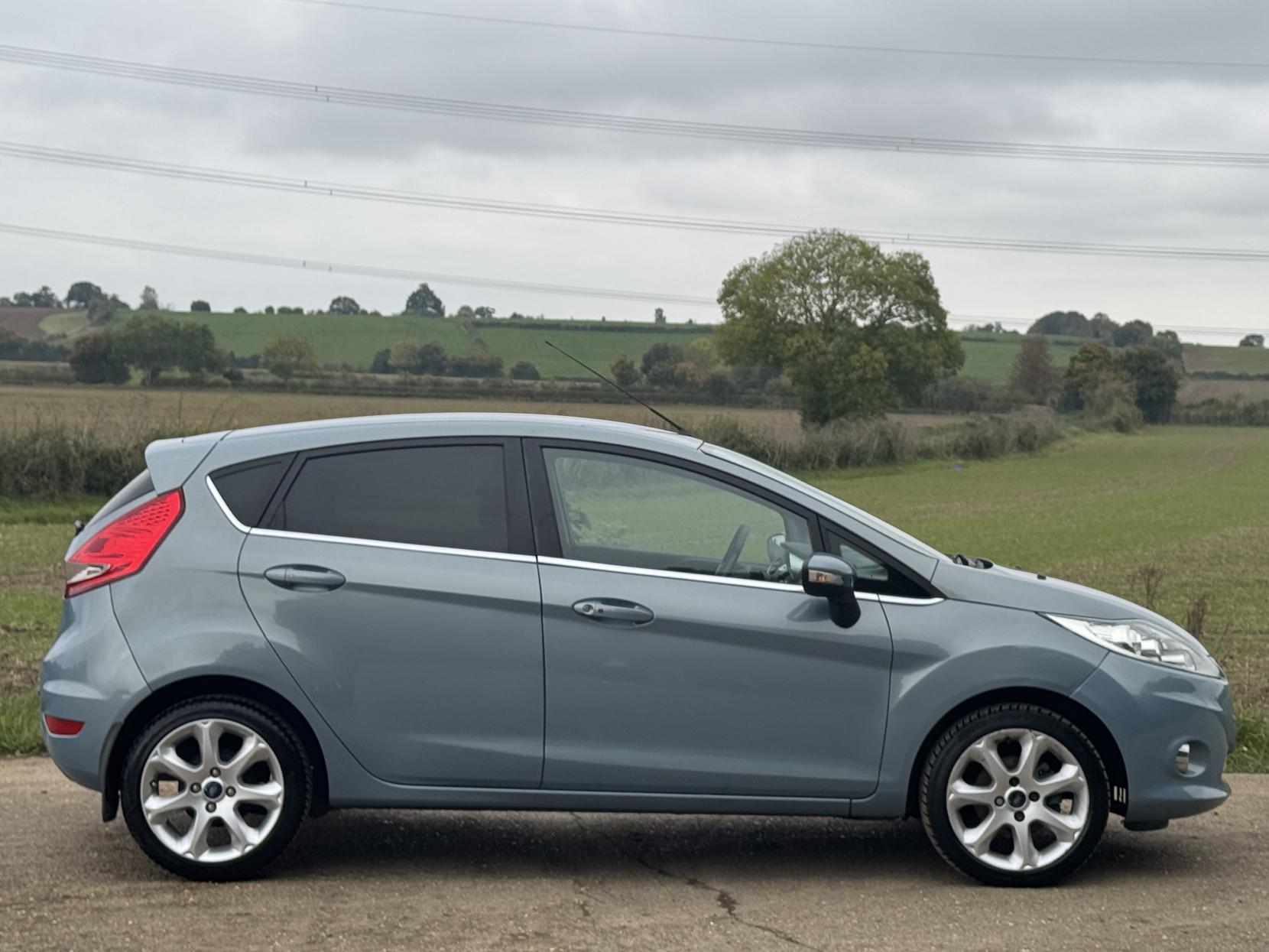 Ford Fiesta 1.4 Titanium Hatchback 5dr Petrol Manual (133 g/km, 94 bhp)