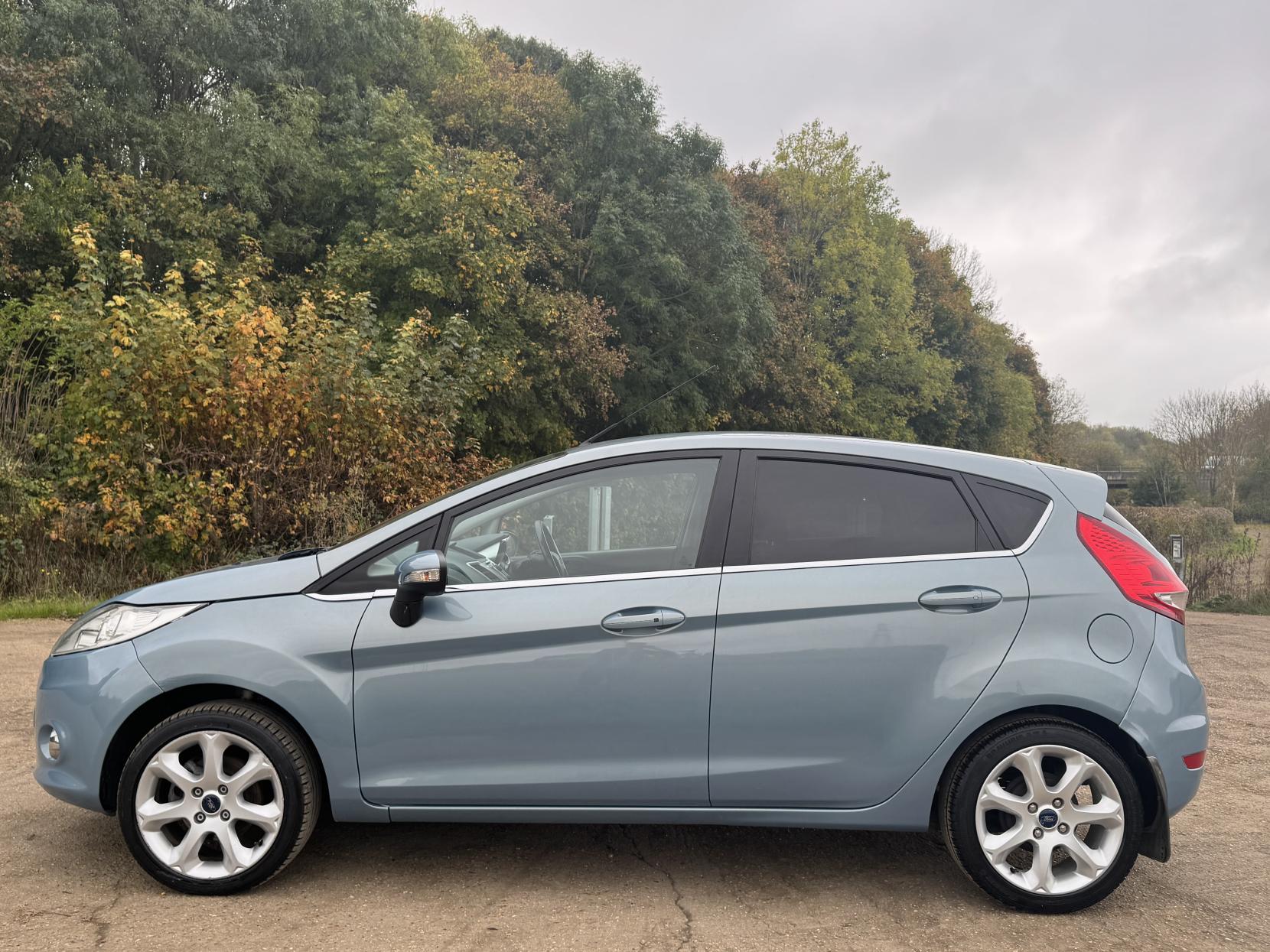 Ford Fiesta 1.4 Titanium Hatchback 5dr Petrol Manual (133 g/km, 94 bhp)