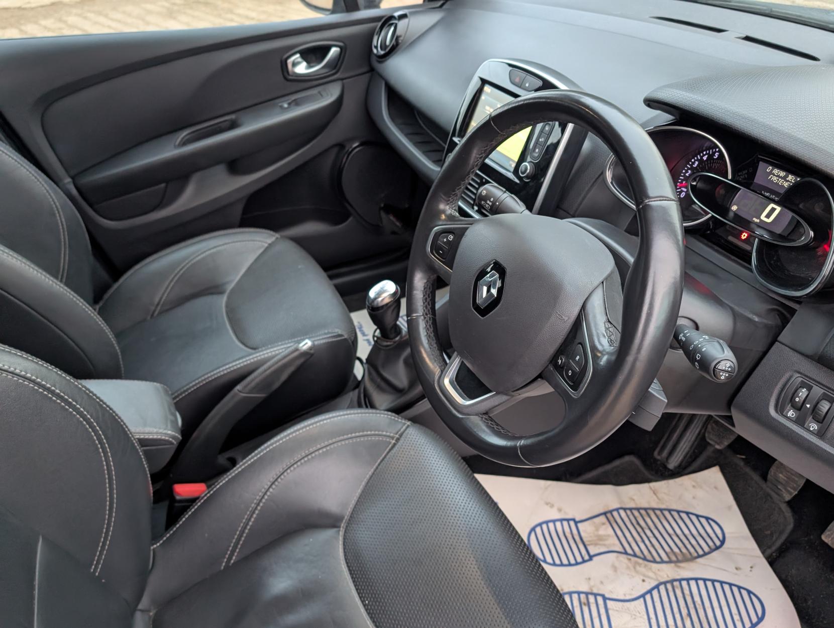 Renault Clio 0.9 TCe Signature Nav Hatchback 5dr Petrol Manual Euro 6 (s/s) (90 ps)