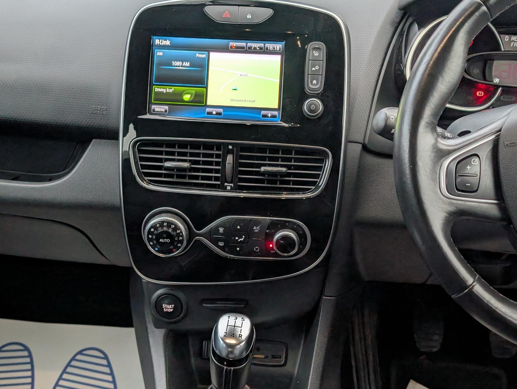 Renault Clio 0.9 TCe Signature Nav Hatchback 5dr Petrol Manual Euro 6 (s/s) (90 ps)