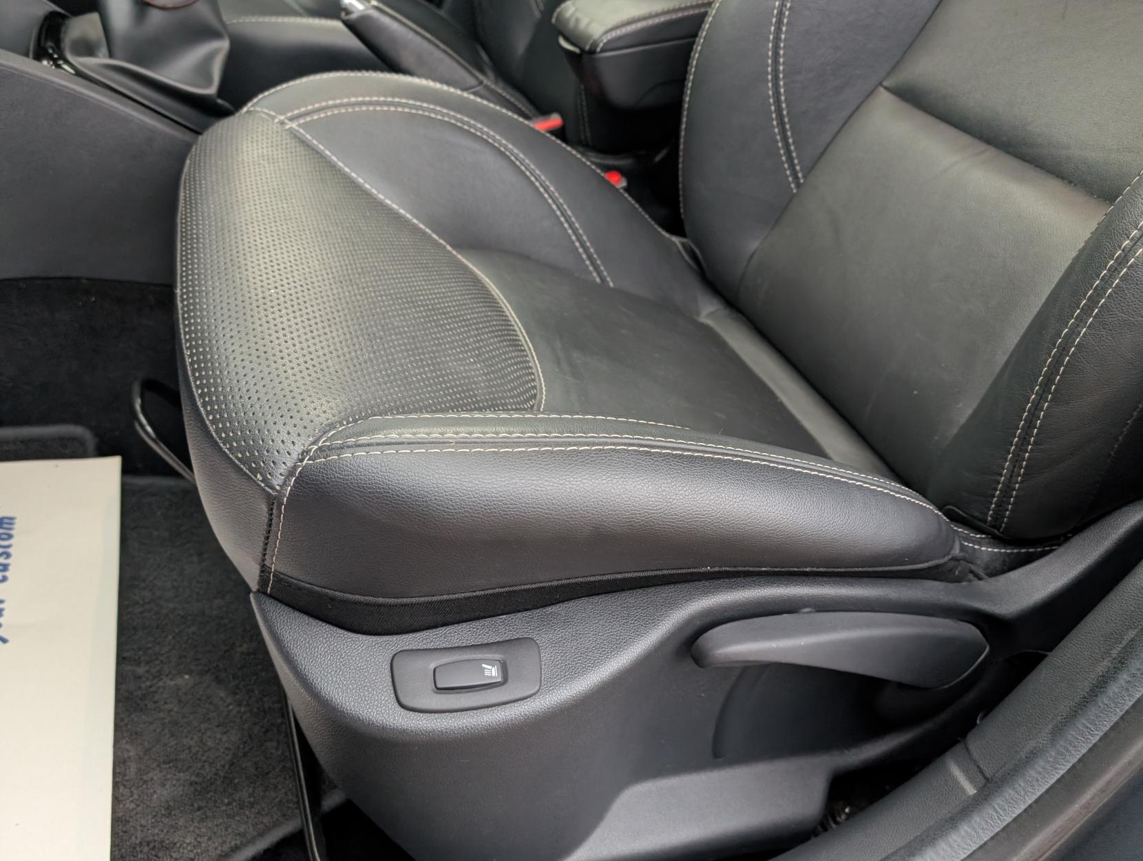 Renault Clio 0.9 TCe Signature Nav Hatchback 5dr Petrol Manual Euro 6 (s/s) (90 ps)