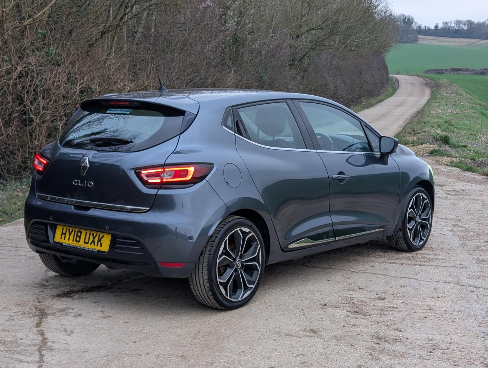 Renault Clio 0.9 TCe Signature Nav Hatchback 5dr Petrol Manual Euro 6 (s/s) (90 ps)