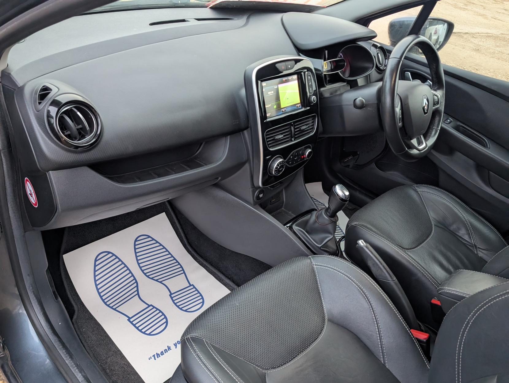 Renault Clio 0.9 TCe Signature Nav Hatchback 5dr Petrol Manual Euro 6 (s/s) (90 ps)