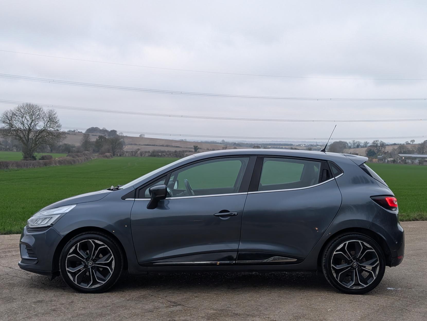 Renault Clio 0.9 TCe Signature Nav Hatchback 5dr Petrol Manual Euro 6 (s/s) (90 ps)