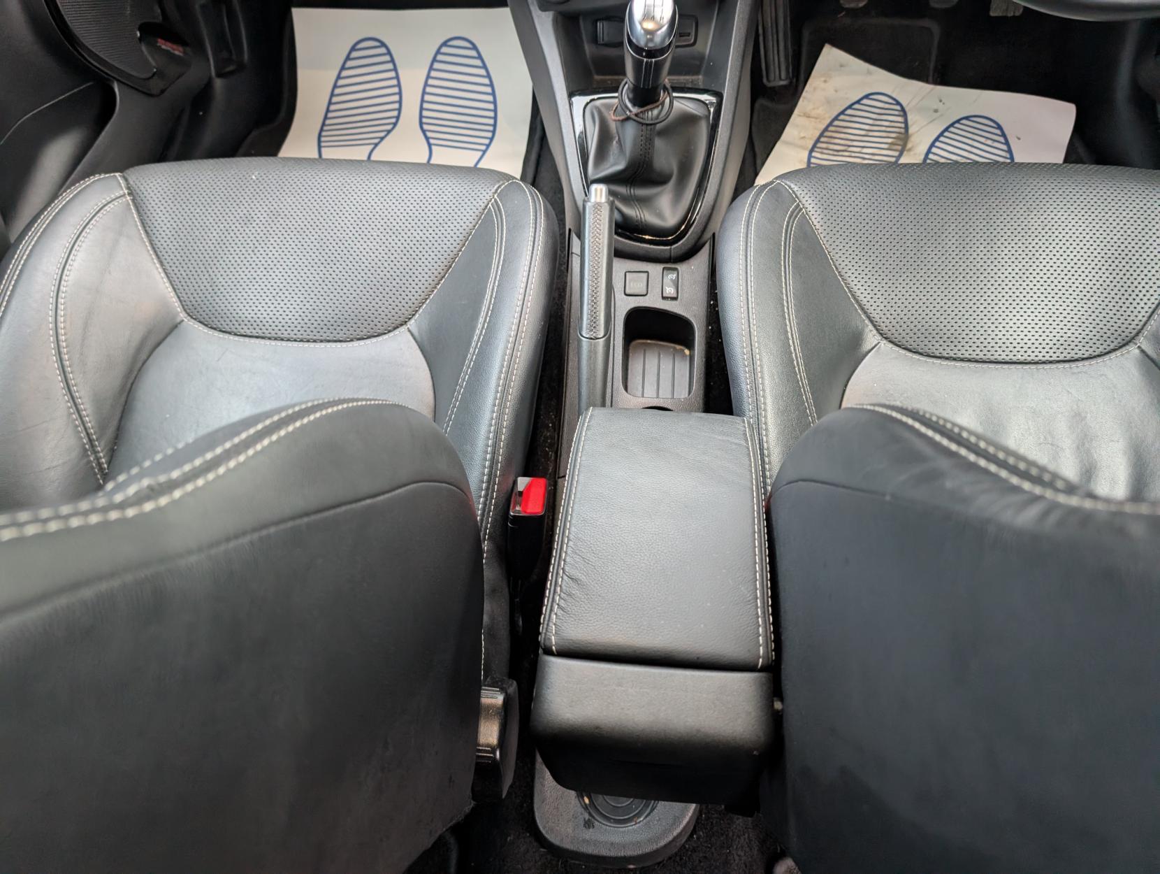 Renault Clio 0.9 TCe Signature Nav Hatchback 5dr Petrol Manual Euro 6 (s/s) (90 ps)