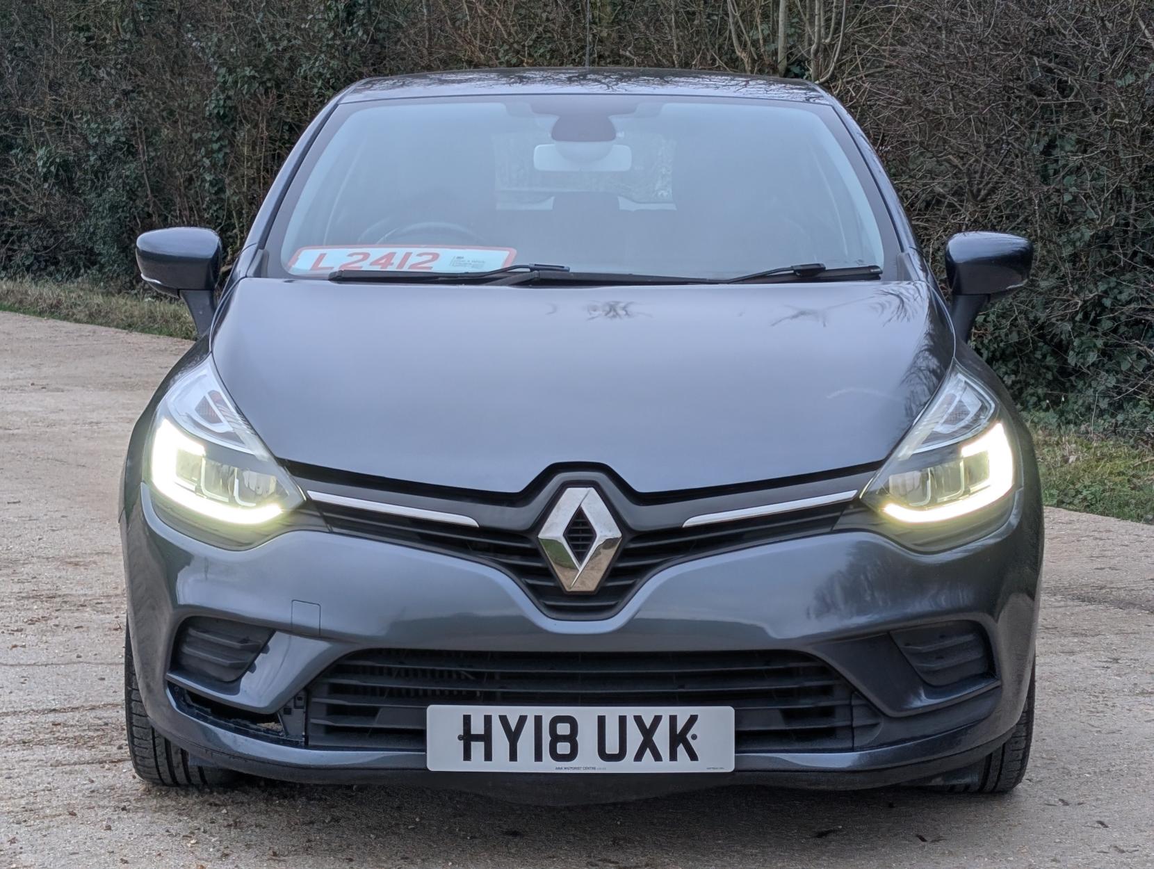 Renault Clio 0.9 TCe Signature Nav Hatchback 5dr Petrol Manual Euro 6 (s/s) (90 ps)