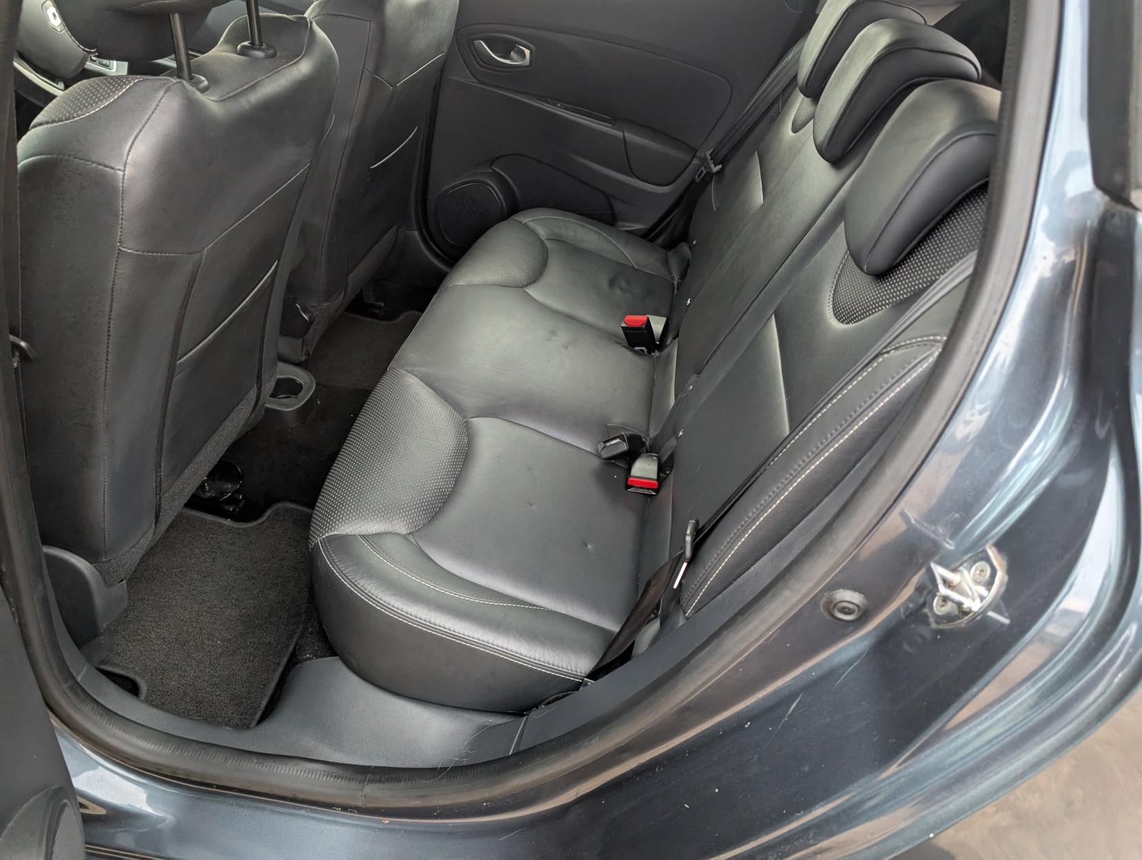 Renault Clio 0.9 TCe Signature Nav Hatchback 5dr Petrol Manual Euro 6 (s/s) (90 ps)