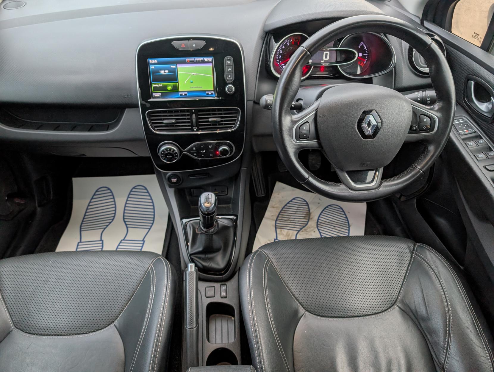 Renault Clio 0.9 TCe Signature Nav Hatchback 5dr Petrol Manual Euro 6 (s/s) (90 ps)