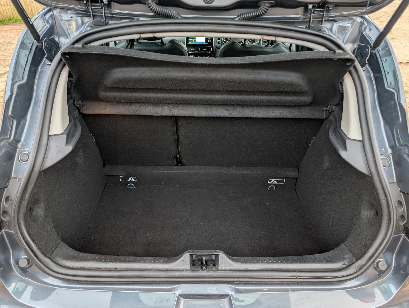 Renault Clio 0.9 TCe Signature Nav Hatchback 5dr Petrol Manual Euro 6 (s/s) (90 ps)