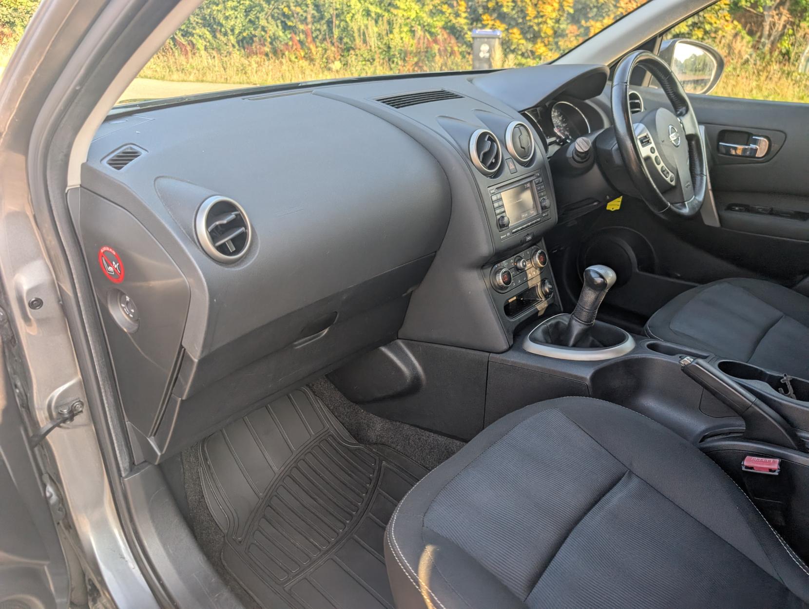 Nissan Qashqai 1.6 n-tec+ SUV 5dr Petrol Manual 2WD Euro 5 (117 ps)