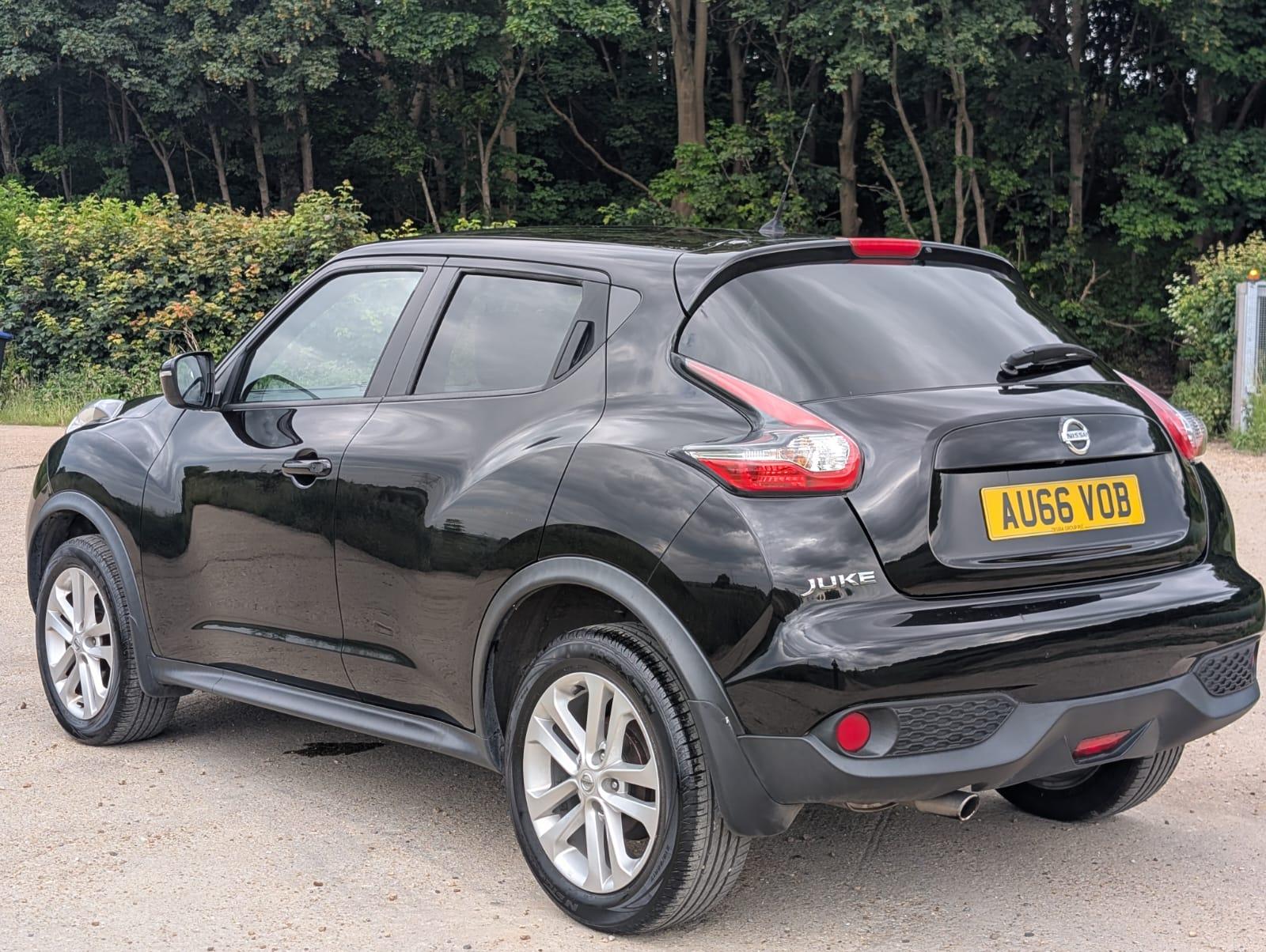 Nissan Juke 1.6 N-Connecta SUV 5dr Petrol XTRON Euro 6 (117 ps)