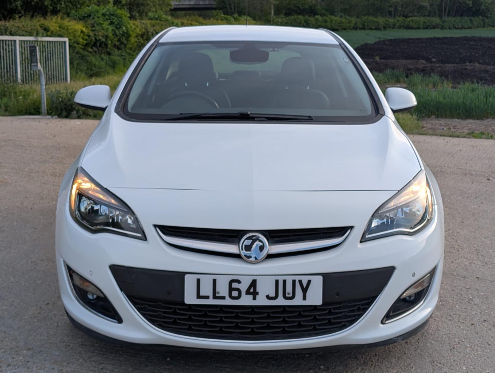 Vauxhall Astra 1.6 16v Elite Hatchback 5dr Petrol Auto Euro 5 (115 ps)