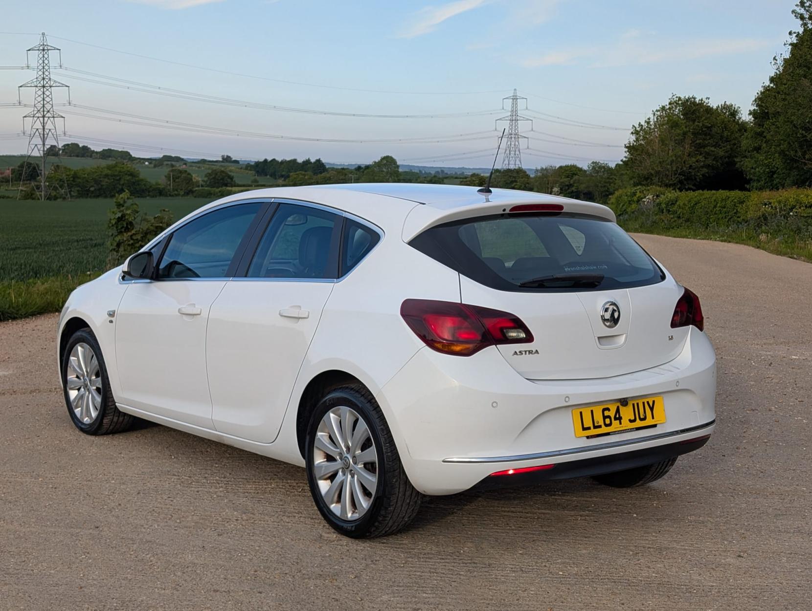 Vauxhall Astra 1.6 16v Elite Hatchback 5dr Petrol Auto Euro 5 (115 ps)