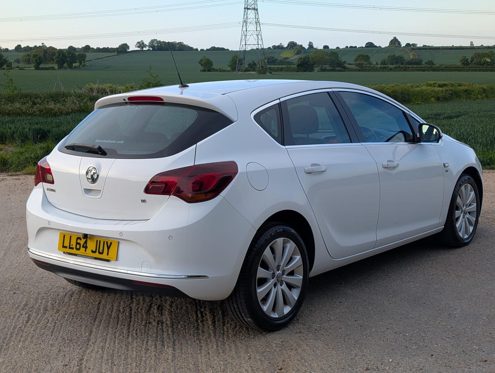 Vauxhall Astra 1.6 16v Elite Hatchback 5dr Petrol Auto Euro 5 (115 ps)