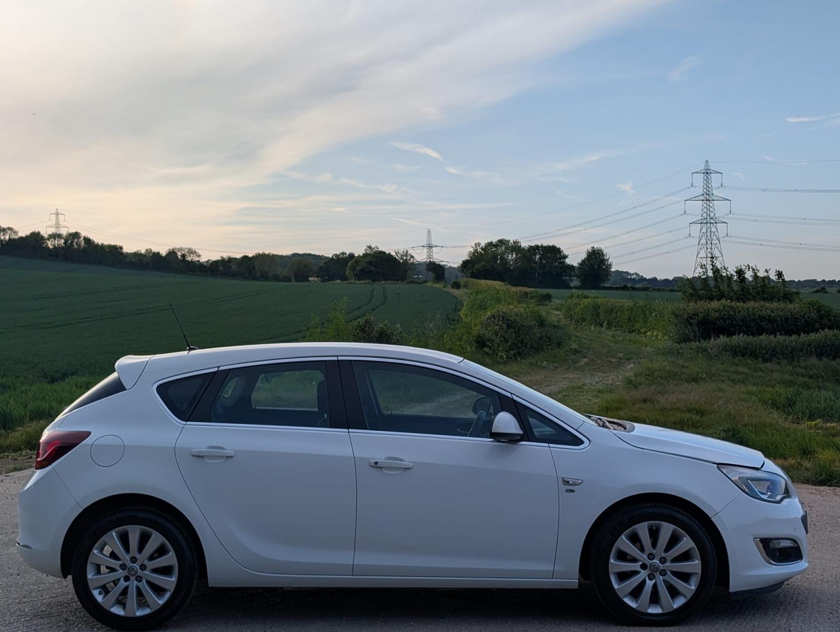 Vauxhall Astra 1.6 16v Elite Hatchback 5dr Petrol Auto Euro 5 (115 ps)