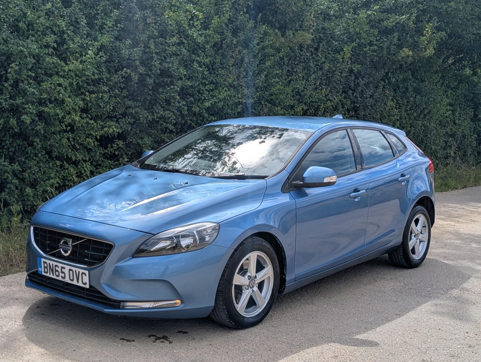 Volvo V40 2.0 T2 ES Hatchback 5dr Petrol Manual Euro 6 (s/s) (122 ps)