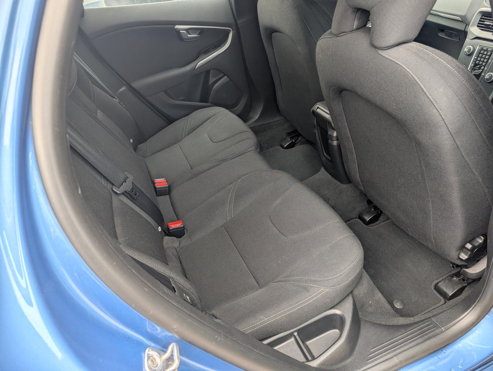 Volvo V40 2.0 T2 ES Hatchback 5dr Petrol Manual Euro 6 (s/s) (122 ps)