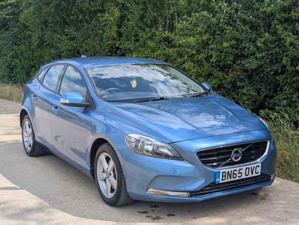 Volvo V40 2.0 T2 ES Hatchback 5dr Petrol Manual Euro 6 (s/s) (122 ps)
