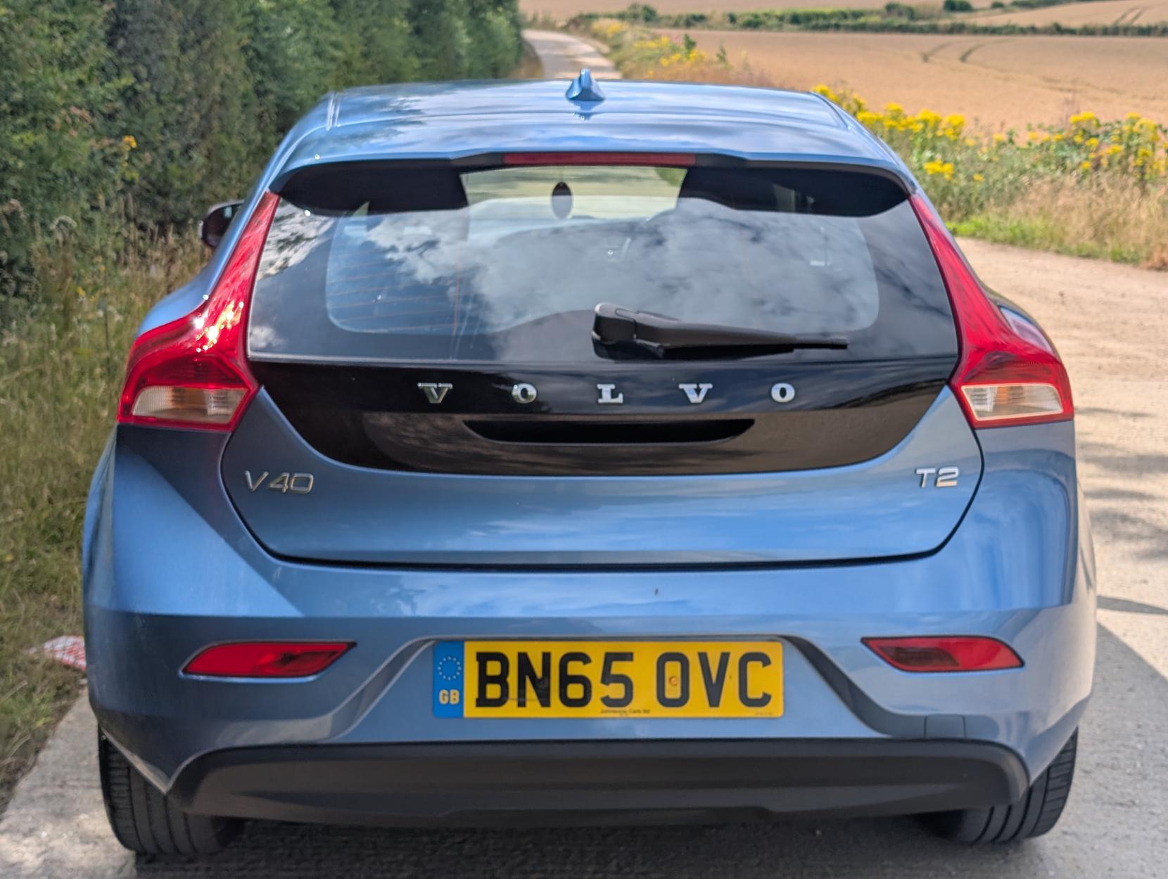 Volvo V40 2.0 T2 ES Hatchback 5dr Petrol Manual Euro 6 (s/s) (122 ps)