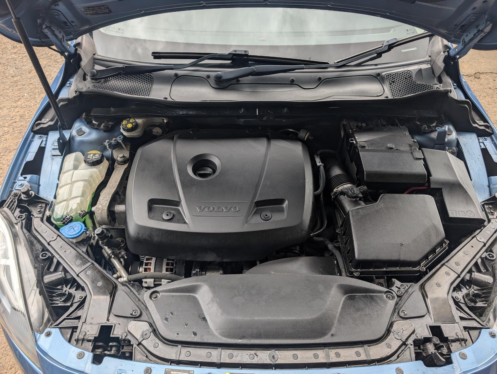Volvo V40 2.0 T2 ES Hatchback 5dr Petrol Manual Euro 6 (s/s) (122 ps)