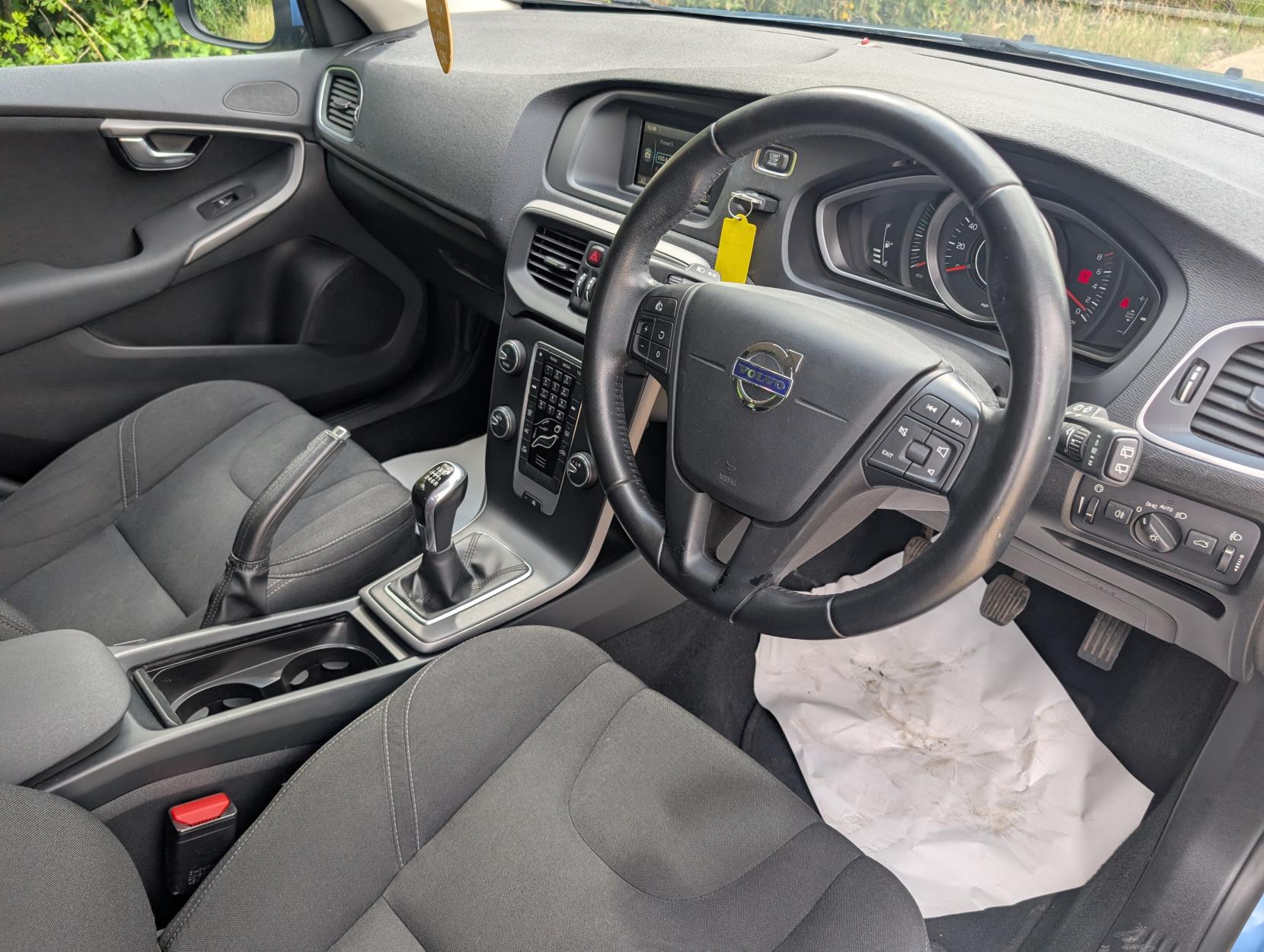 Volvo V40 2.0 T2 ES Hatchback 5dr Petrol Manual Euro 6 (s/s) (122 ps)