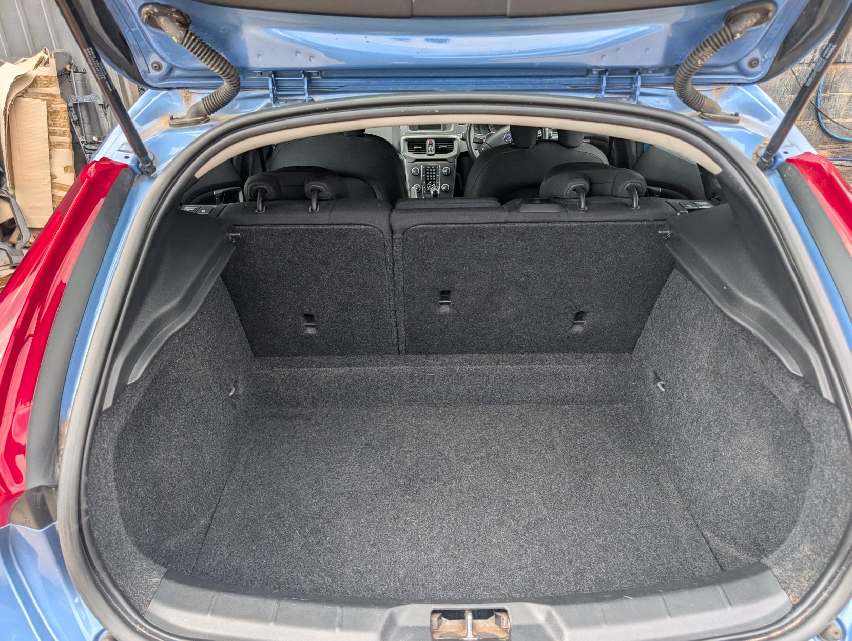 Volvo V40 2.0 T2 ES Hatchback 5dr Petrol Manual Euro 6 (s/s) (122 ps)